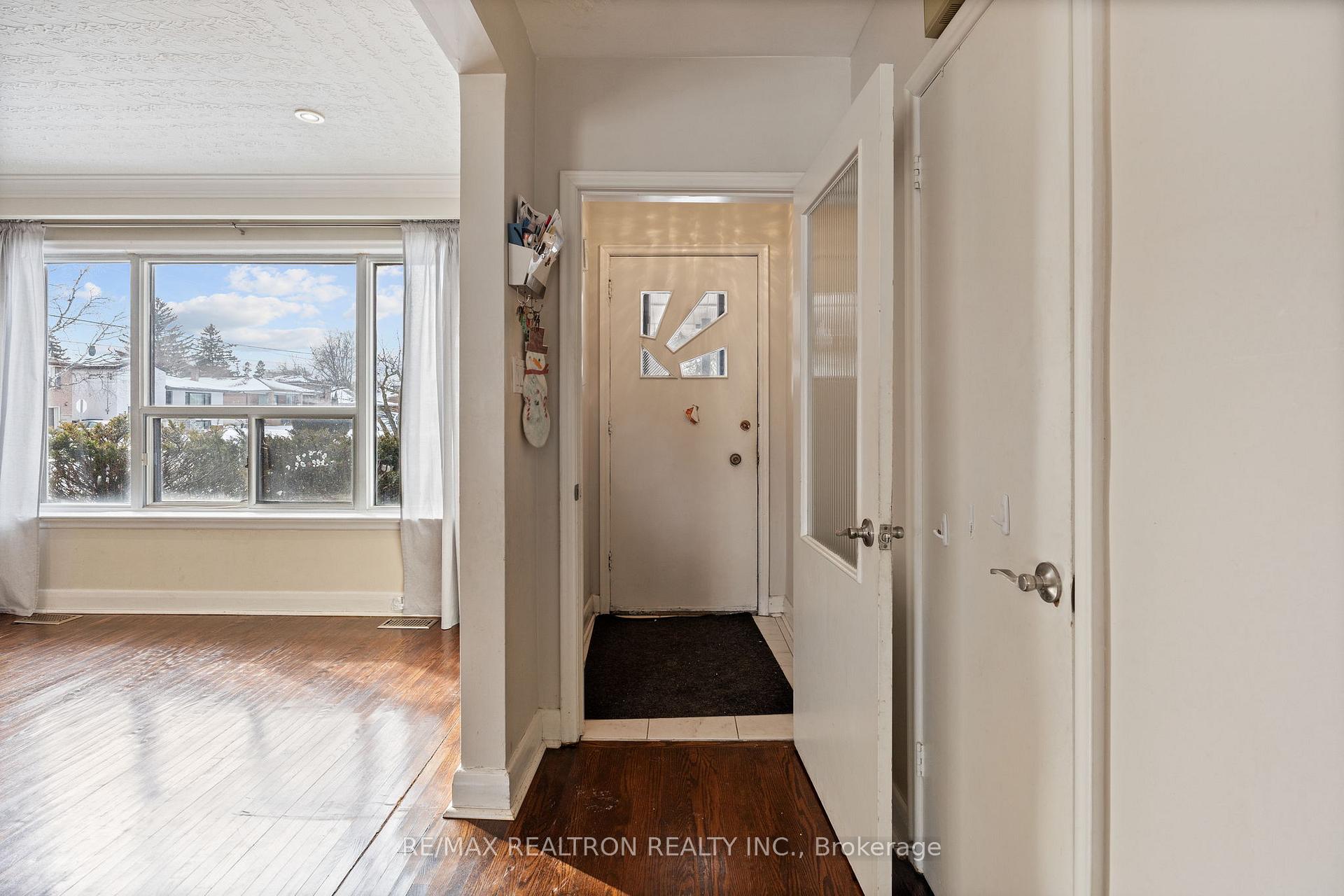 Photo 2 of Unit Main, 200 Acton Avenue, North York, Bathurst Manor — HOMEH