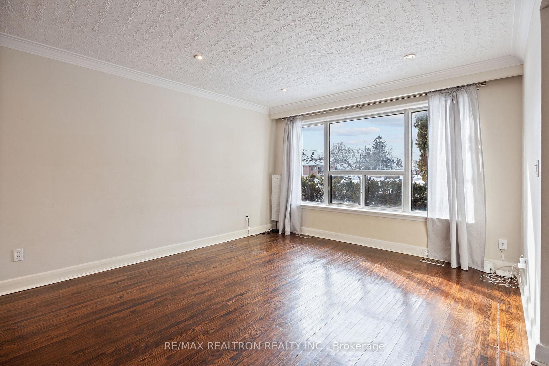 Photo 3 of Unit Main, 200 Acton Avenue, North York, Bathurst Manor — HOMEH
