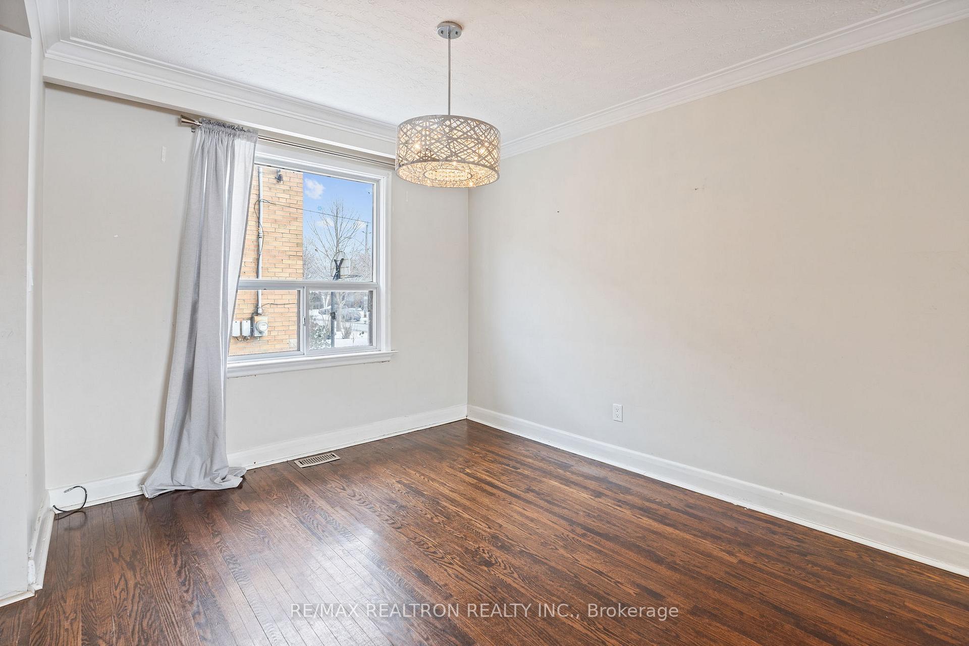 Photo 6 of Unit Main, 200 Acton Avenue, North York, Bathurst Manor — HOMEH