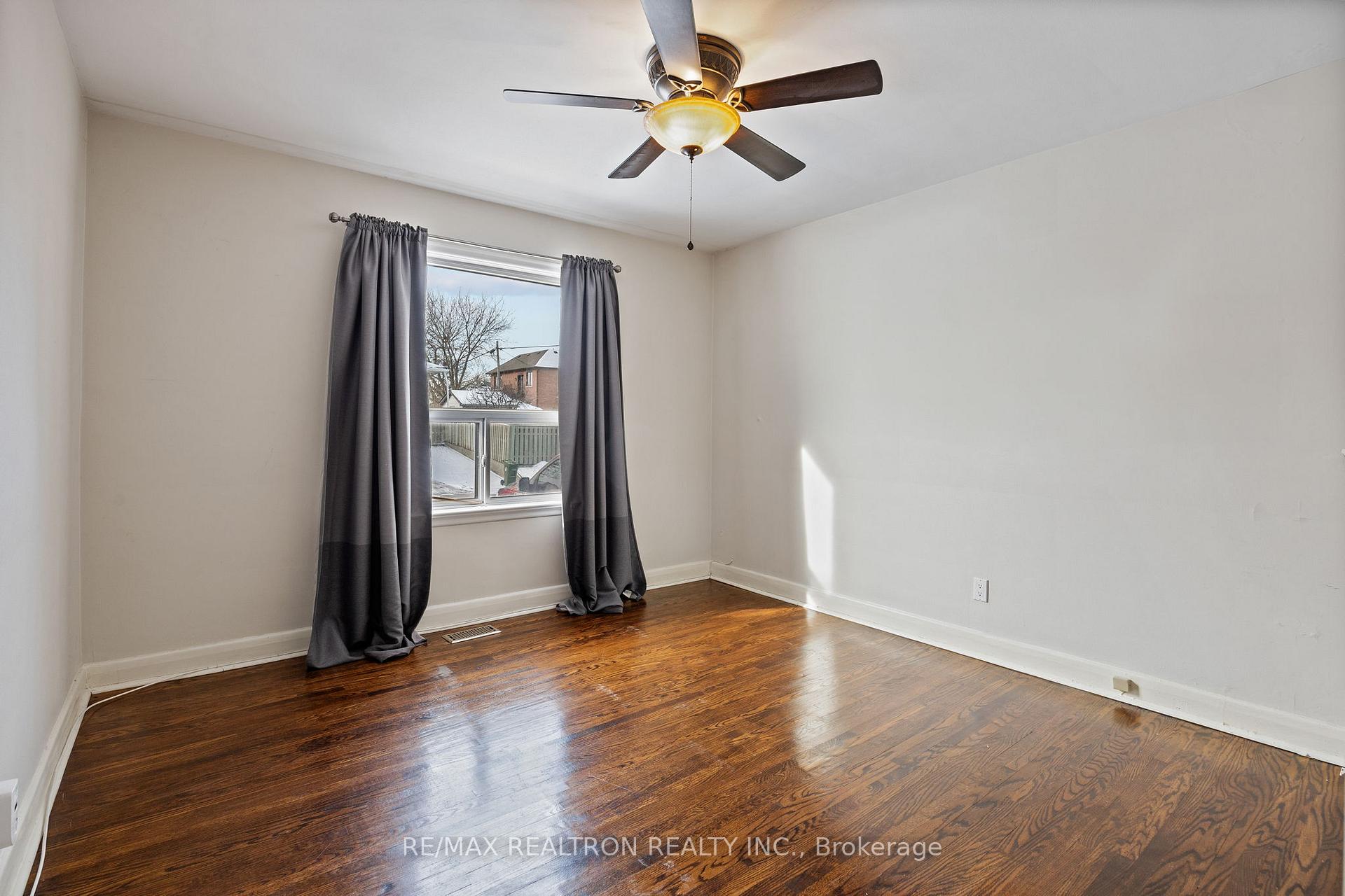 Photo 12 of Unit Main, 200 Acton Avenue, North York, Bathurst Manor — HOMEH