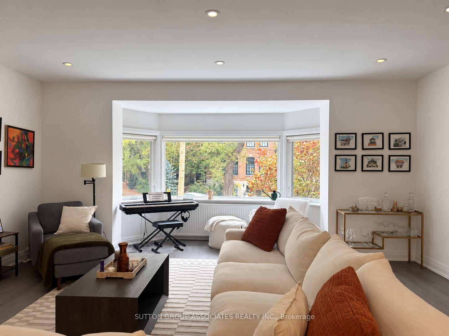Photo 2 of 8 Glen Edyth Drive, Toronto, Casa Loma — HOMEH