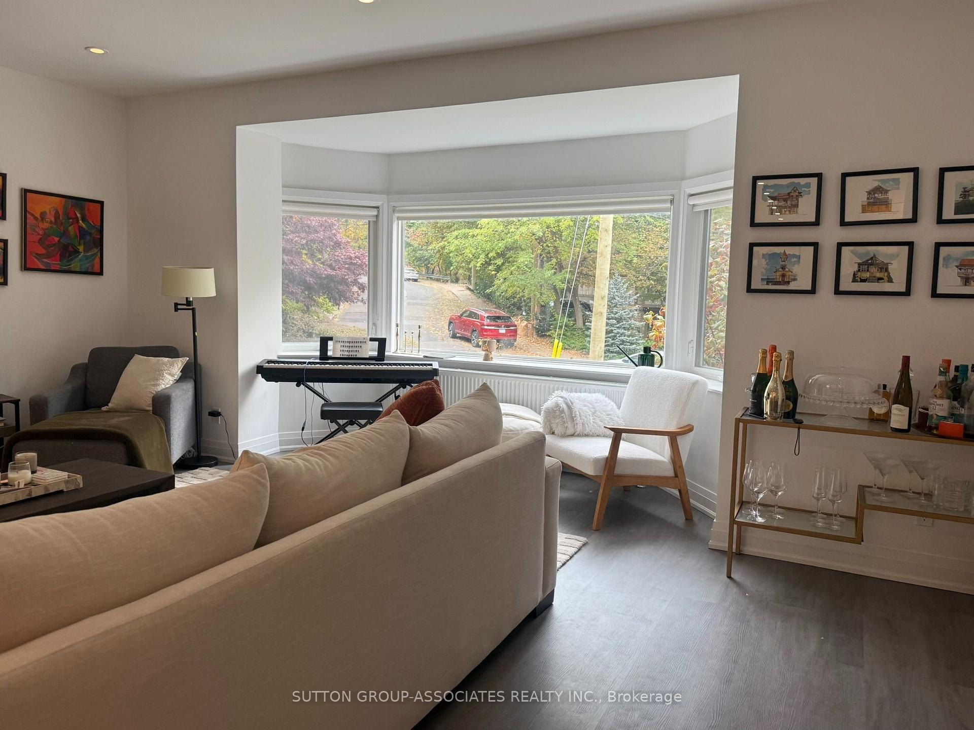 Photo 8 of 8 Glen Edyth Drive, Toronto, Casa Loma — HOMEH