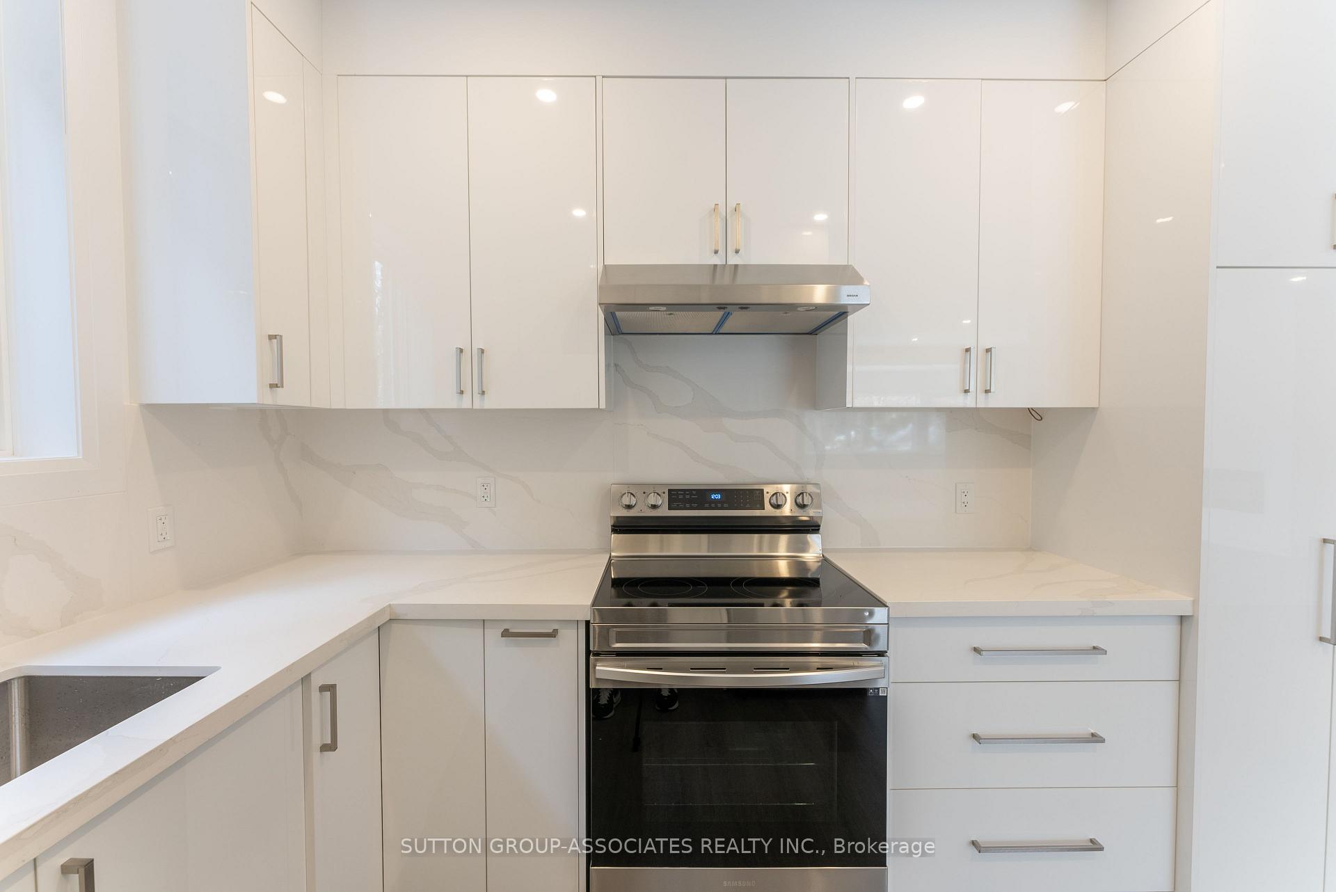 Photo 10 of 8 Glen Edyth Drive, Toronto, Casa Loma — HOMEH