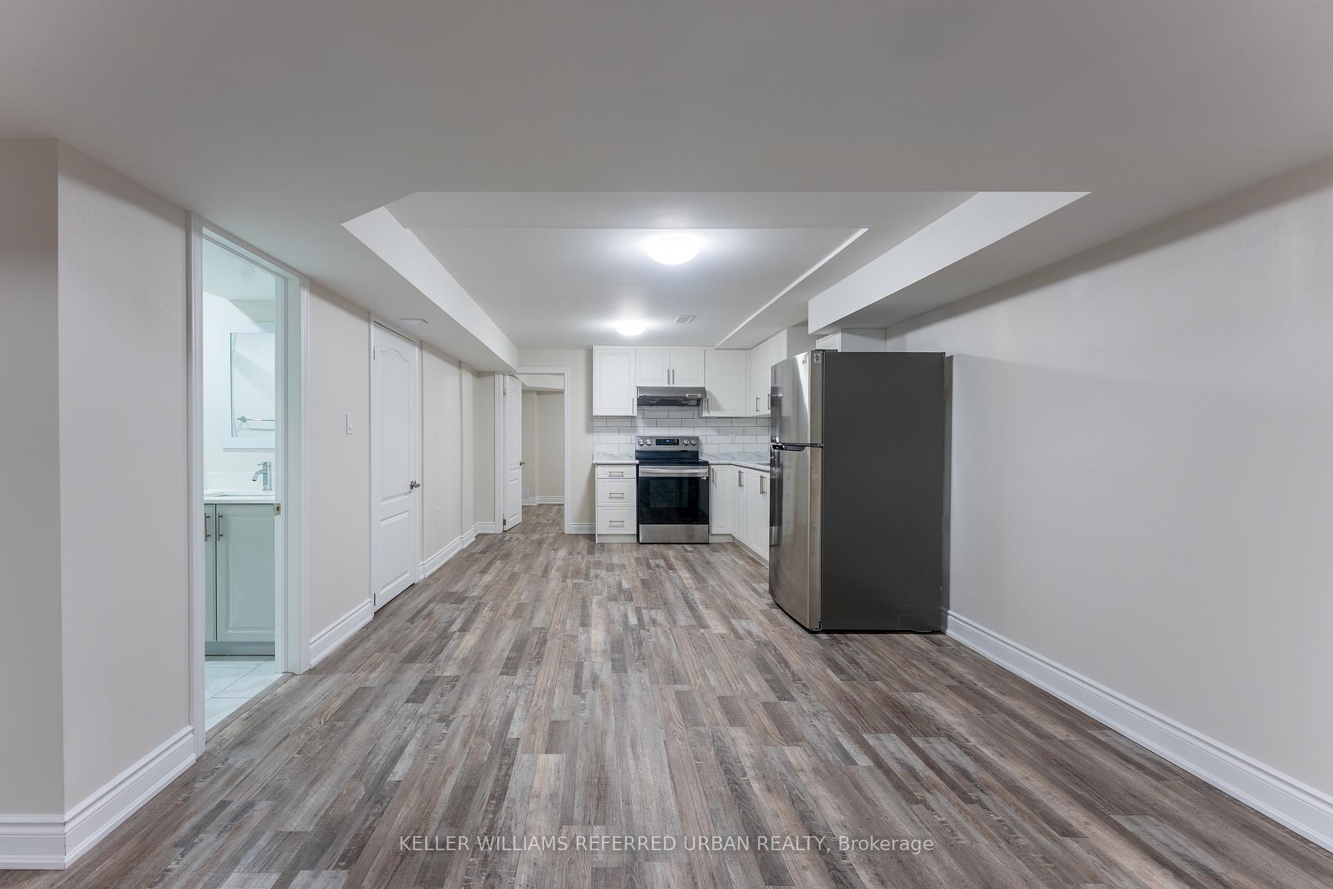 Photo 2 of 230 Waterside Crescent, Vaughan, Maple — HOMEH