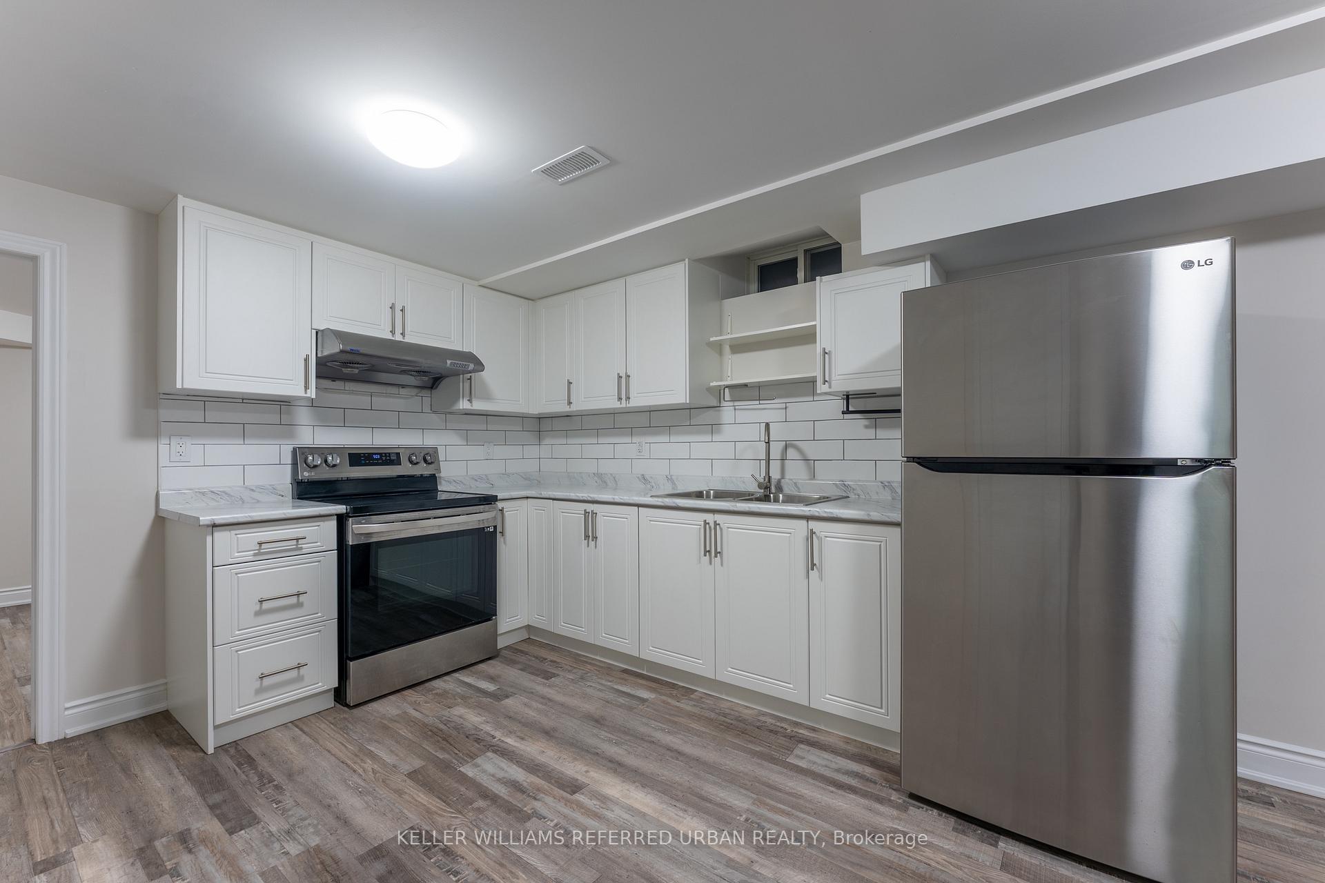 Photo 3 of 230 Waterside Crescent, Vaughan, Maple — HOMEH