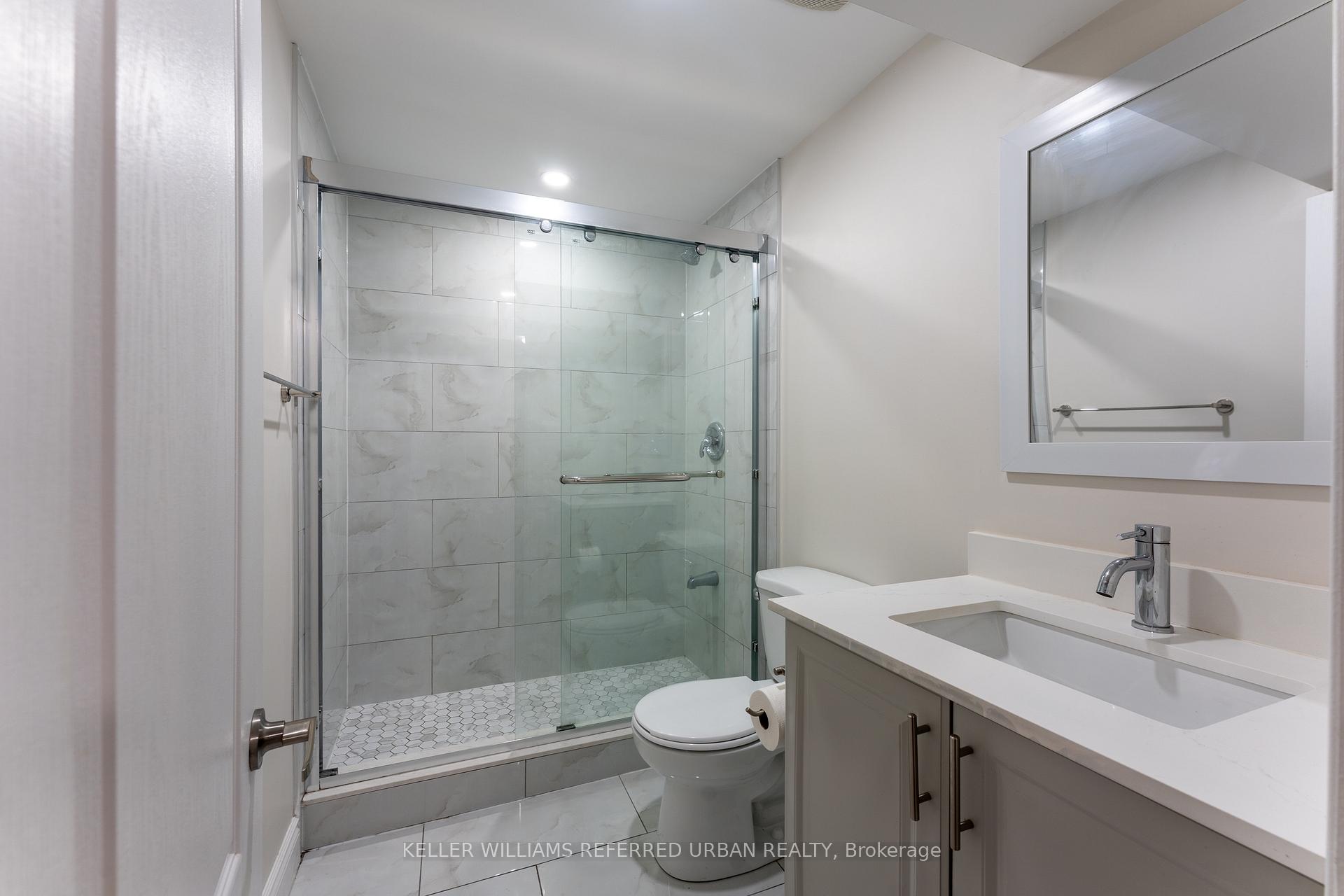 Photo 4 of 230 Waterside Crescent, Vaughan, Maple — HOMEH