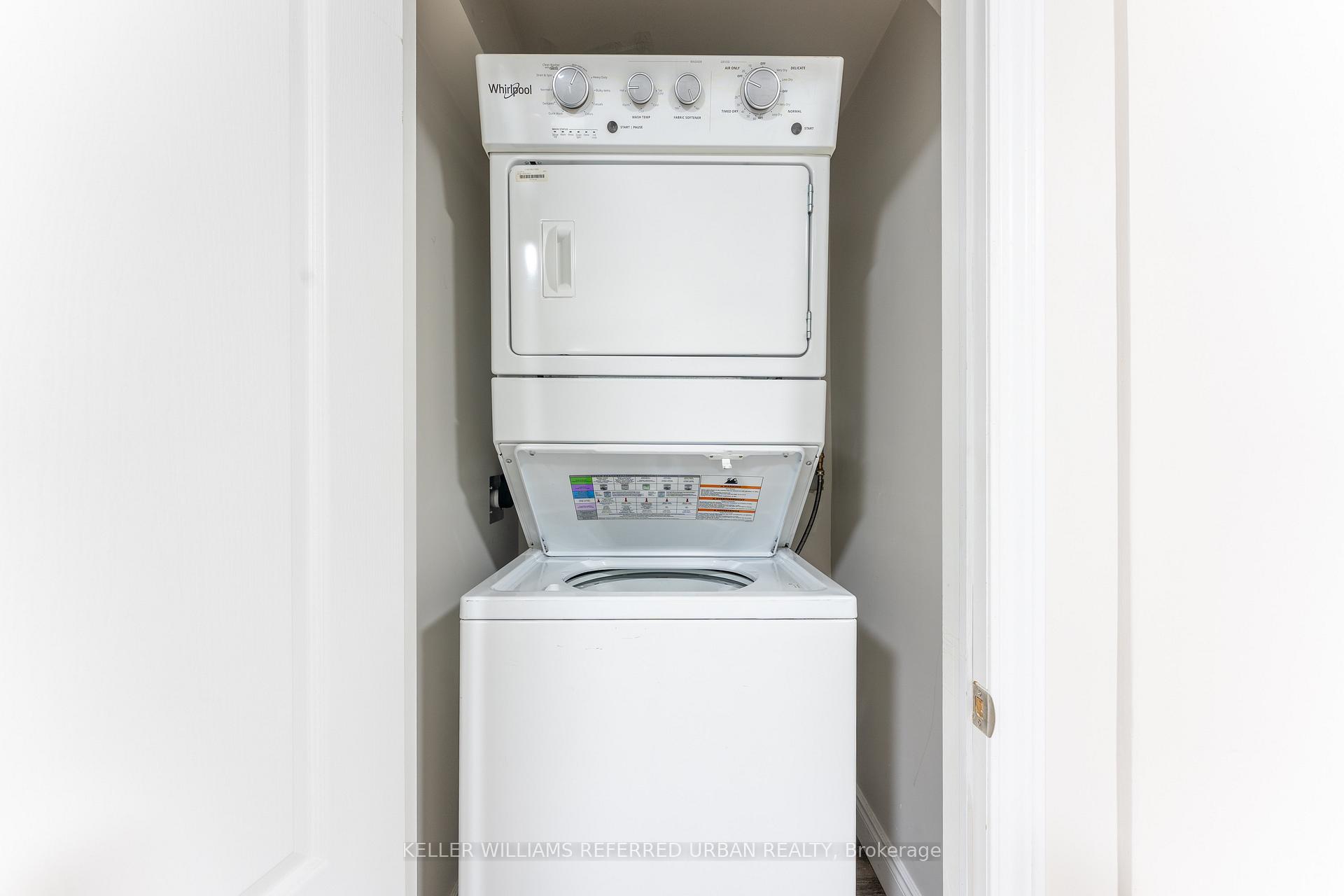 Photo 5 of 230 Waterside Crescent, Vaughan, Maple — HOMEH