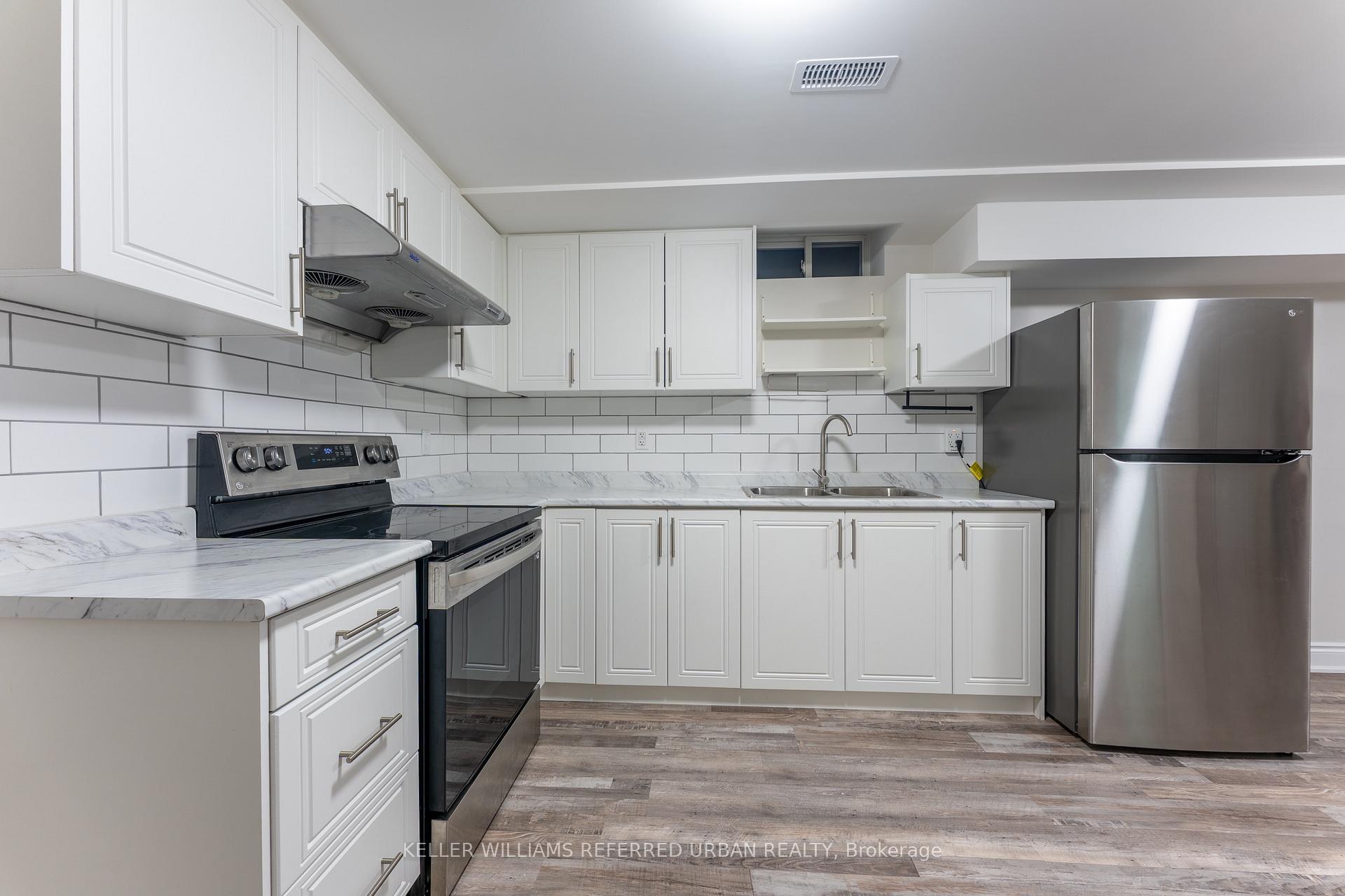 Photo 6 of 230 Waterside Crescent, Vaughan, Maple — HOMEH