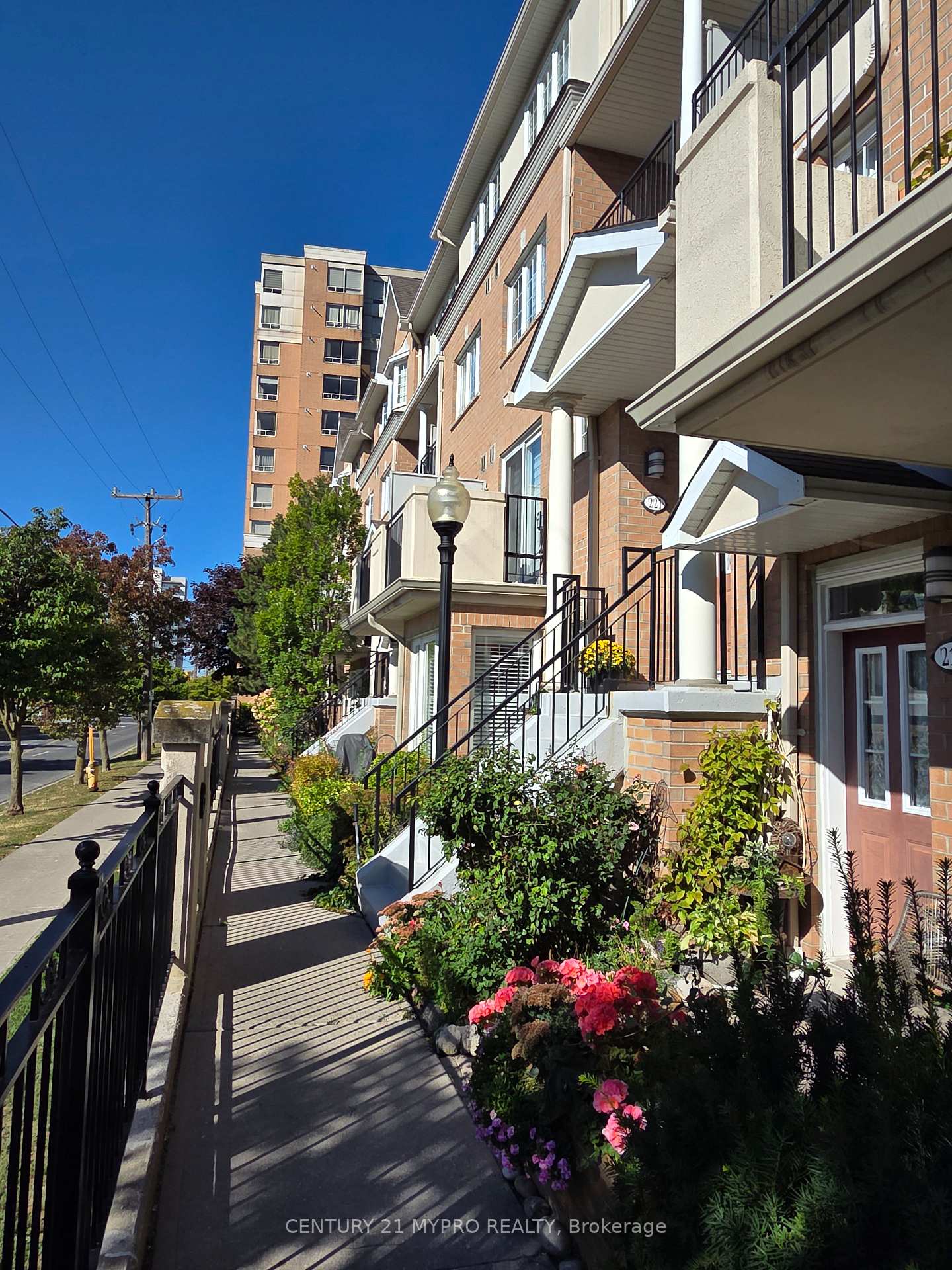 Photo of 221 Grandview Way