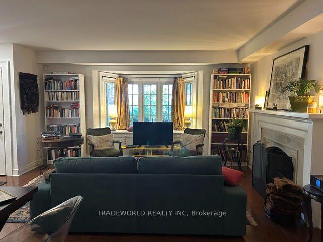 Photo 4 of 11 Poplar Plains Crescent, Toronto, Casa Loma — HOMEH