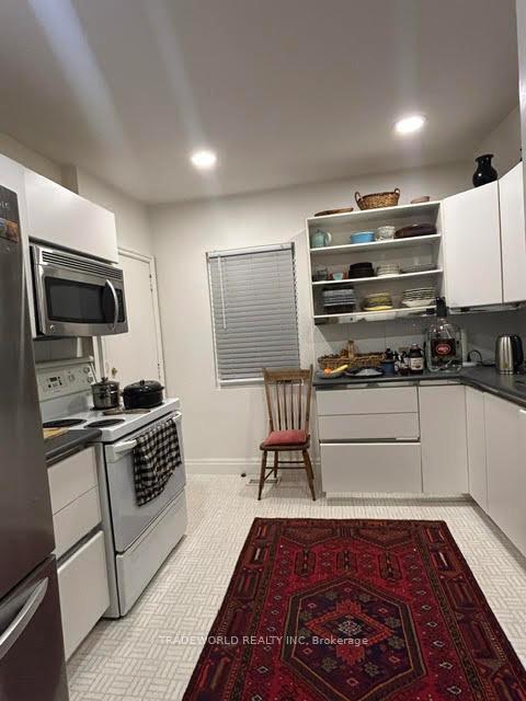 Photo 7 of 11 Poplar Plains Crescent, Toronto, Casa Loma — HOMEH
