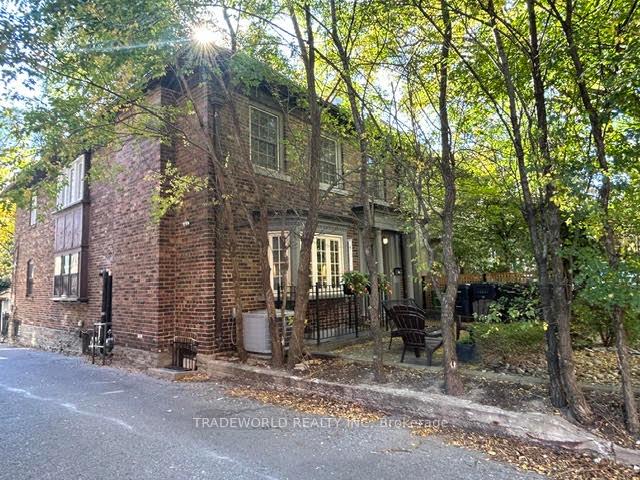 Photo 8 of 11 Poplar Plains Crescent, Toronto, Casa Loma — HOMEH