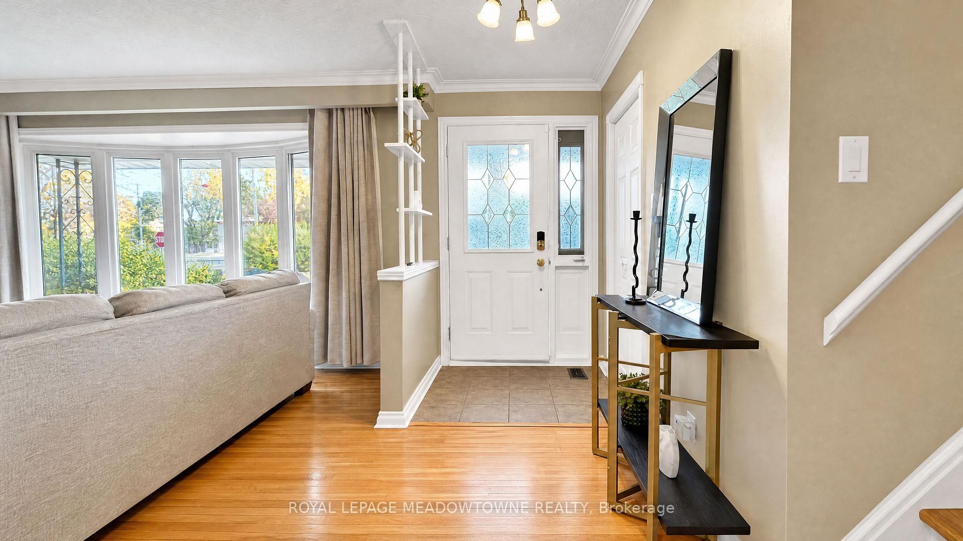 Photo 3 of Unit Upper, 158 Coronation Drive, Scarborough, West Hill — HOMEH