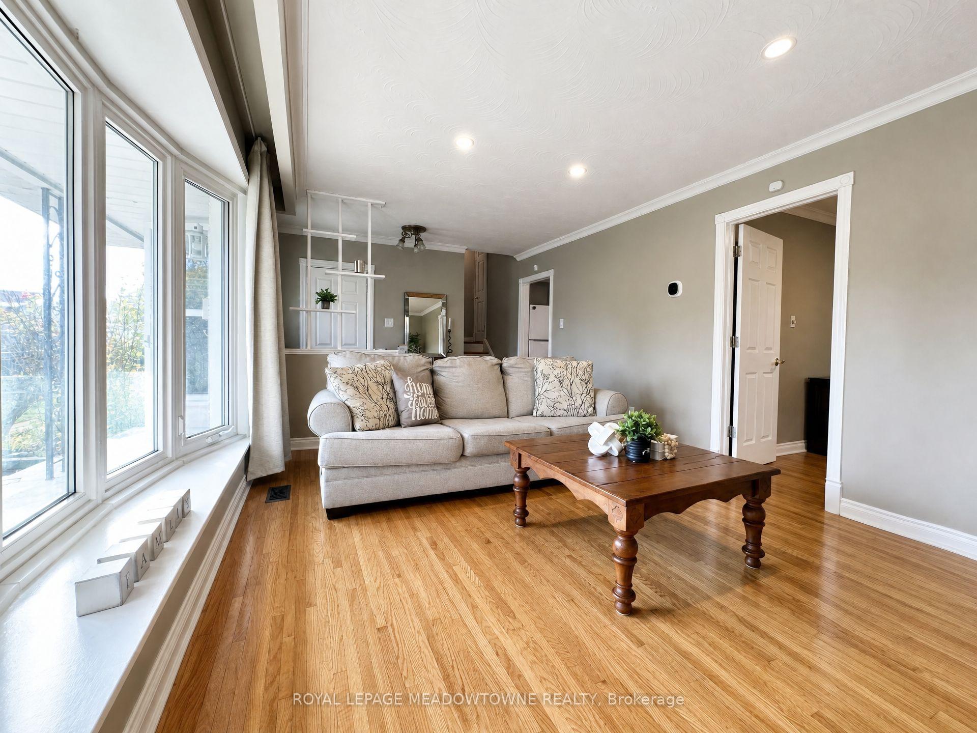 Photo 6 of Unit Upper, 158 Coronation Drive, Scarborough, West Hill — HOMEH
