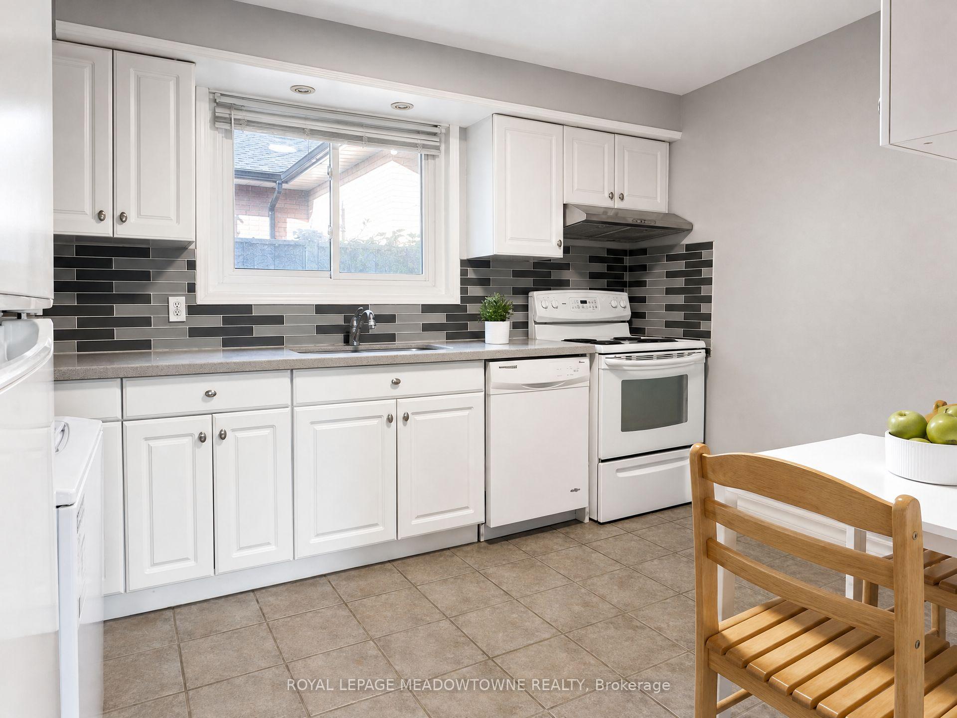 Photo 10 of Unit Upper, 158 Coronation Drive, Scarborough, West Hill — HOMEH