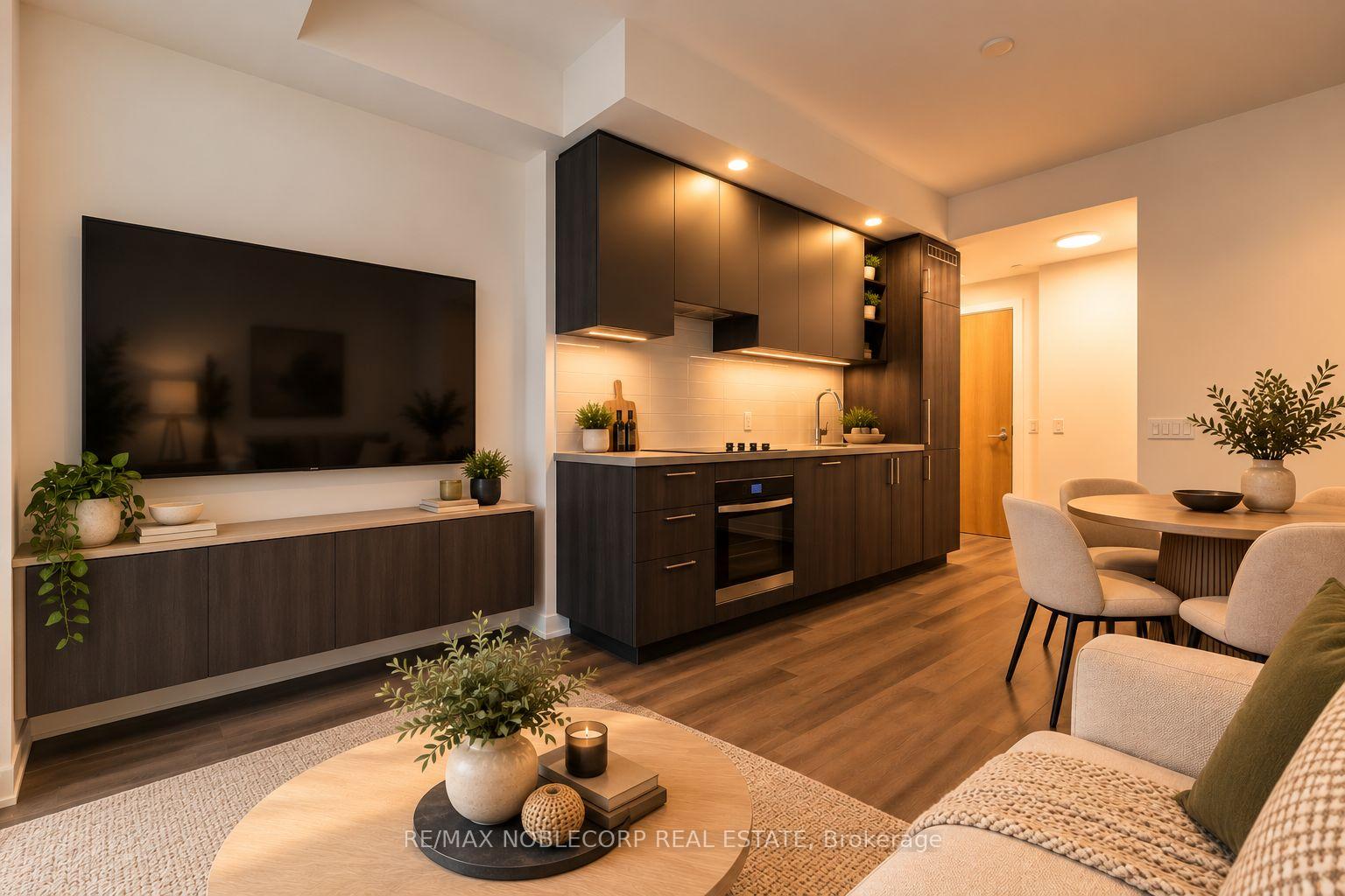 Photo 4 of Unit 1707A, 5 Meadowdale Road, Vaughan, Concord — HOMEH