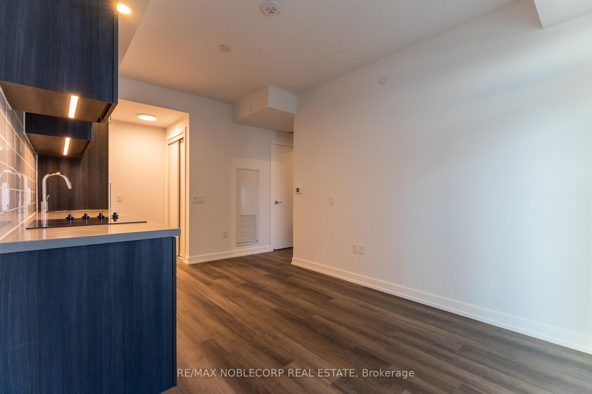 Photo 7 of Unit 1707A, 5 Meadowdale Road, Vaughan, Concord — HOMEH