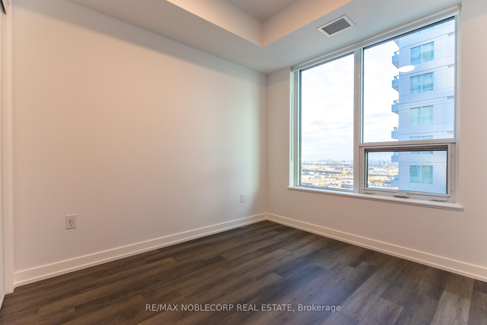 Photo 13 of Unit 1707A, 5 Meadowdale Road, Vaughan, Concord — HOMEH