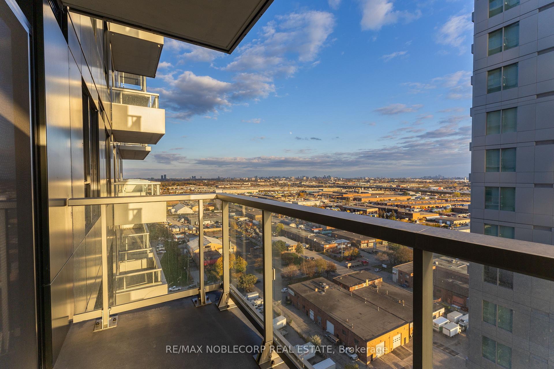 Photo 17 of Unit 1707A, 5 Meadowdale Road, Vaughan, Concord — HOMEH