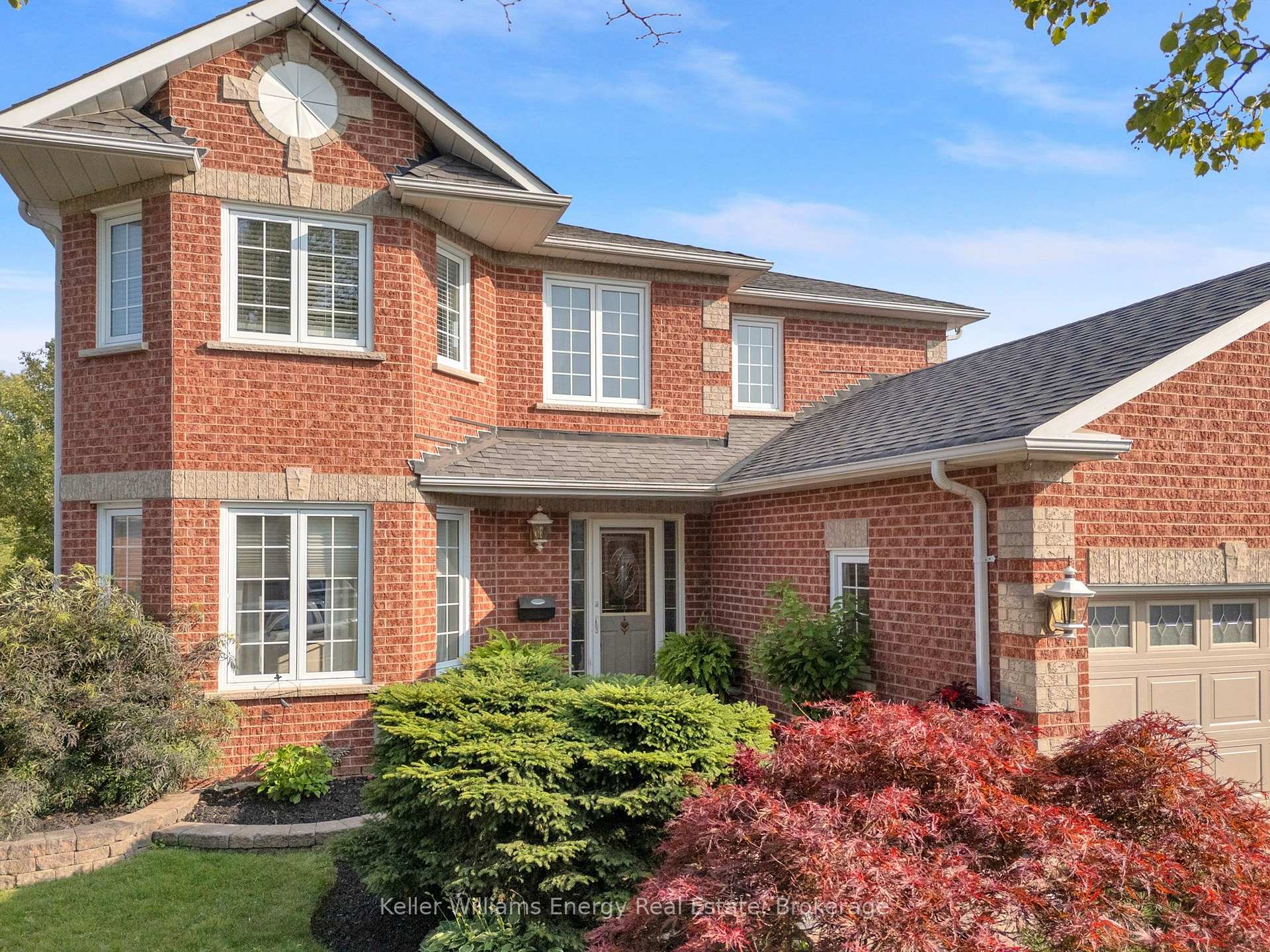 Photo 1 of 35 Living Court, Clarington, Courtice — HOMEH