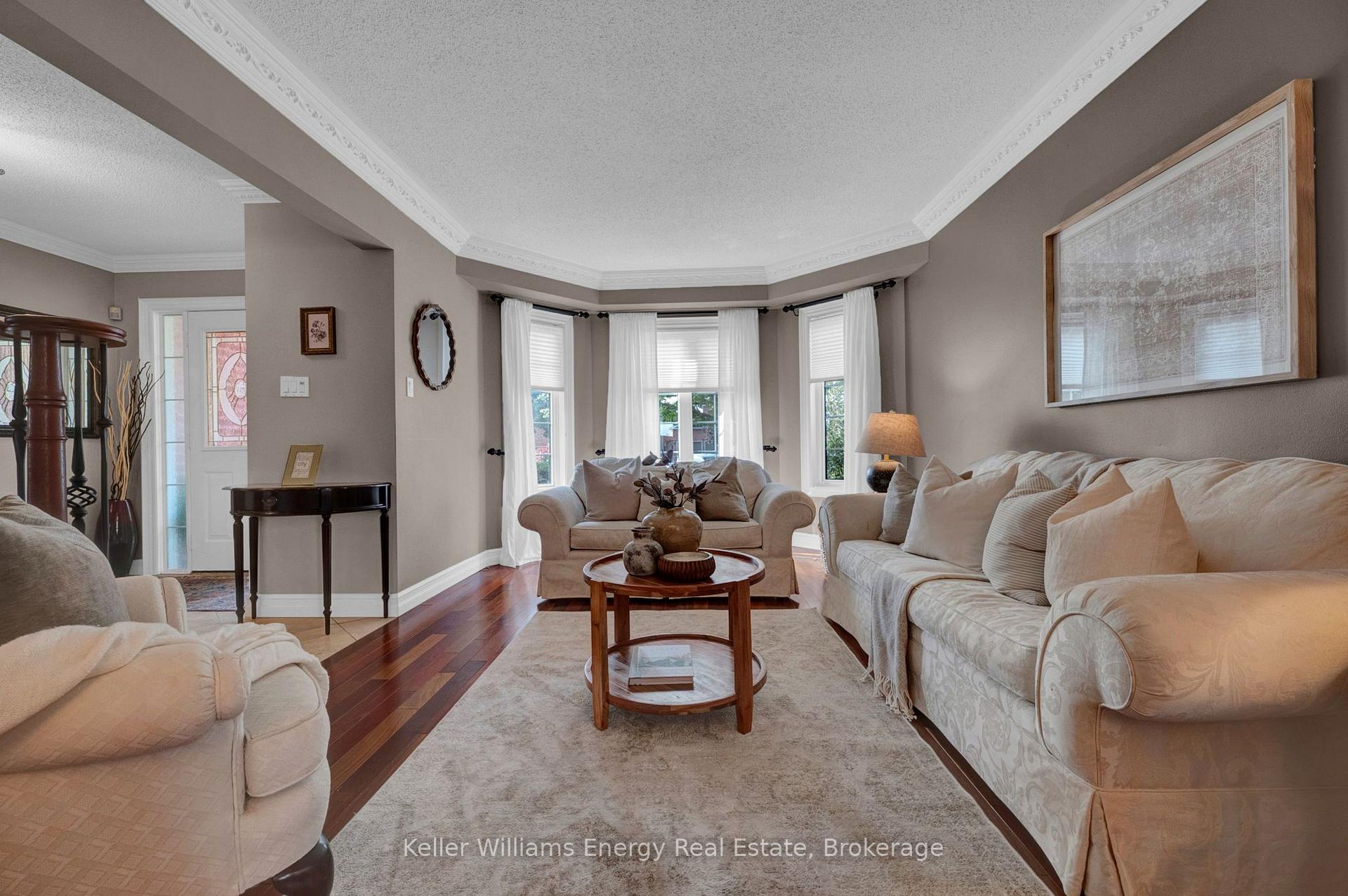 Photo 6 of 35 Living Court, Clarington, Courtice — HOMEH