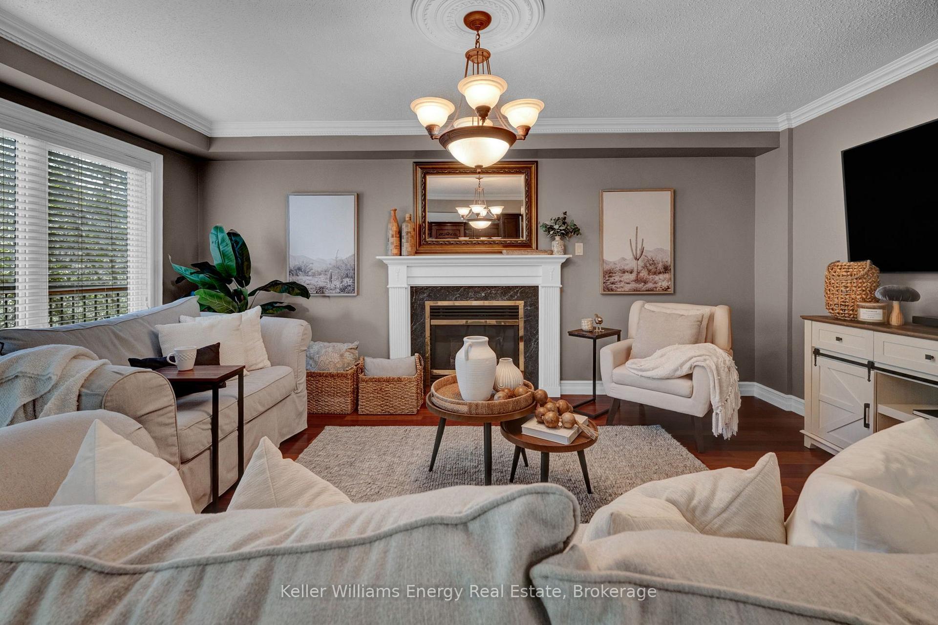 Photo 9 of 35 Living Court, Clarington, Courtice — HOMEH