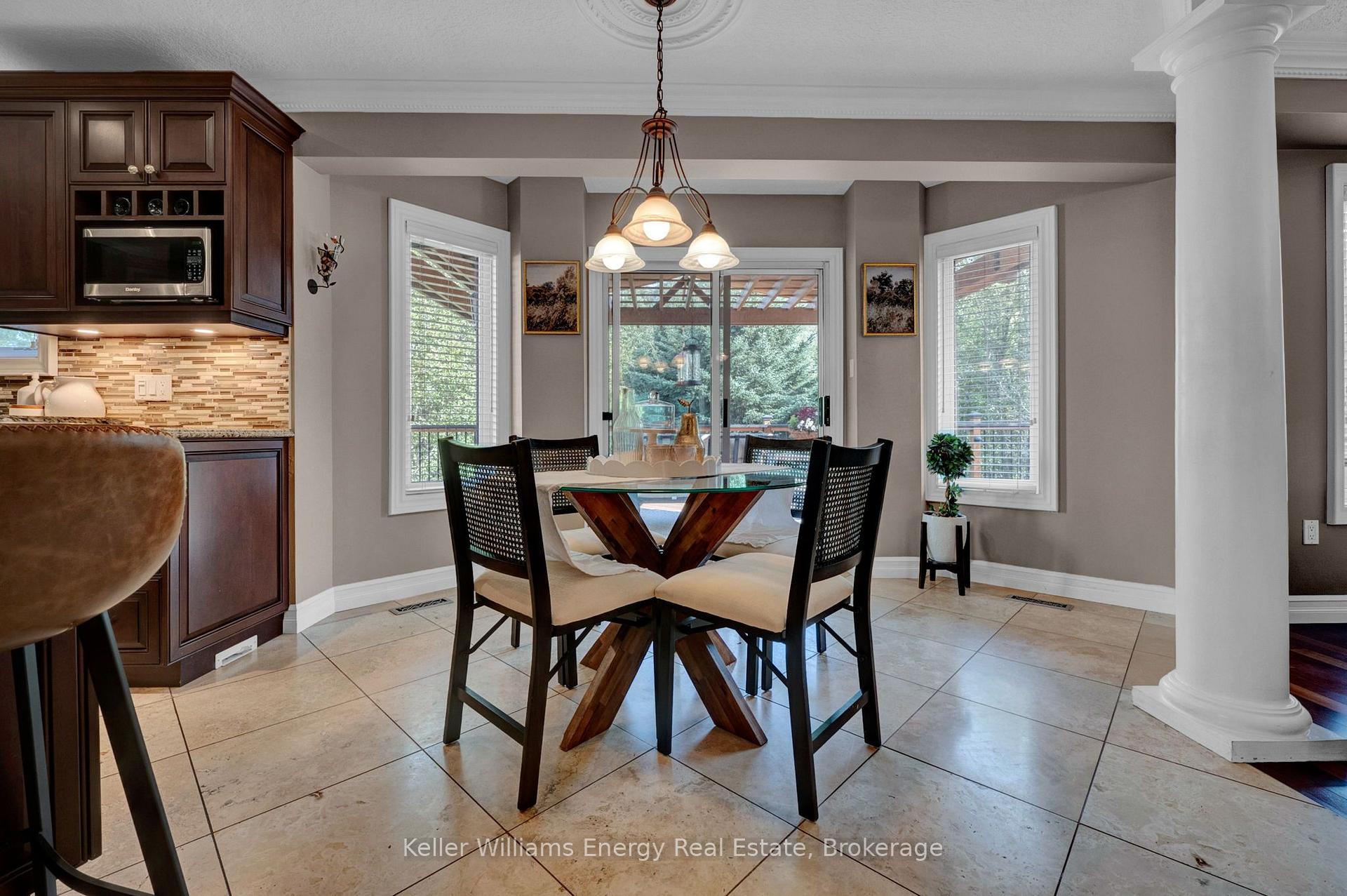 Photo 12 of 35 Living Court, Clarington, Courtice — HOMEH