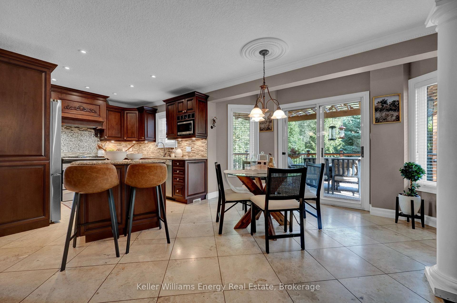 Photo 13 of 35 Living Court, Clarington, Courtice — HOMEH