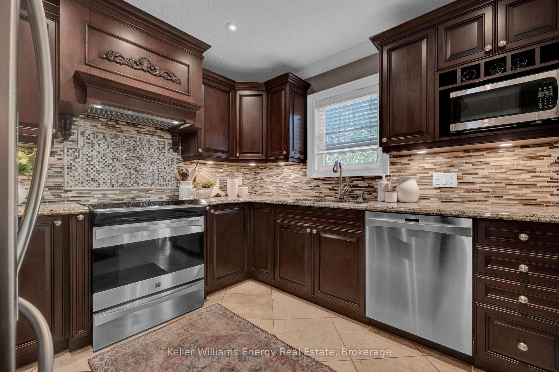 Photo 14 of 35 Living Court, Clarington, Courtice — HOMEH