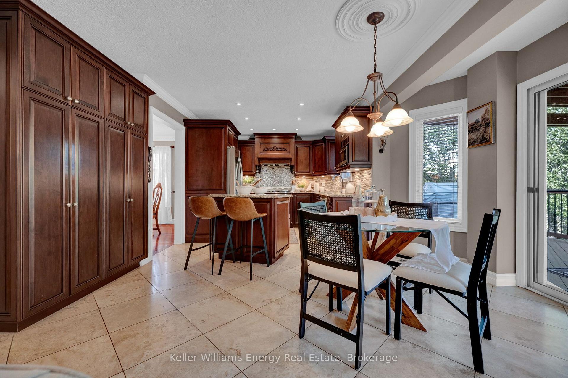 Photo 16 of 35 Living Court, Clarington, Courtice — HOMEH