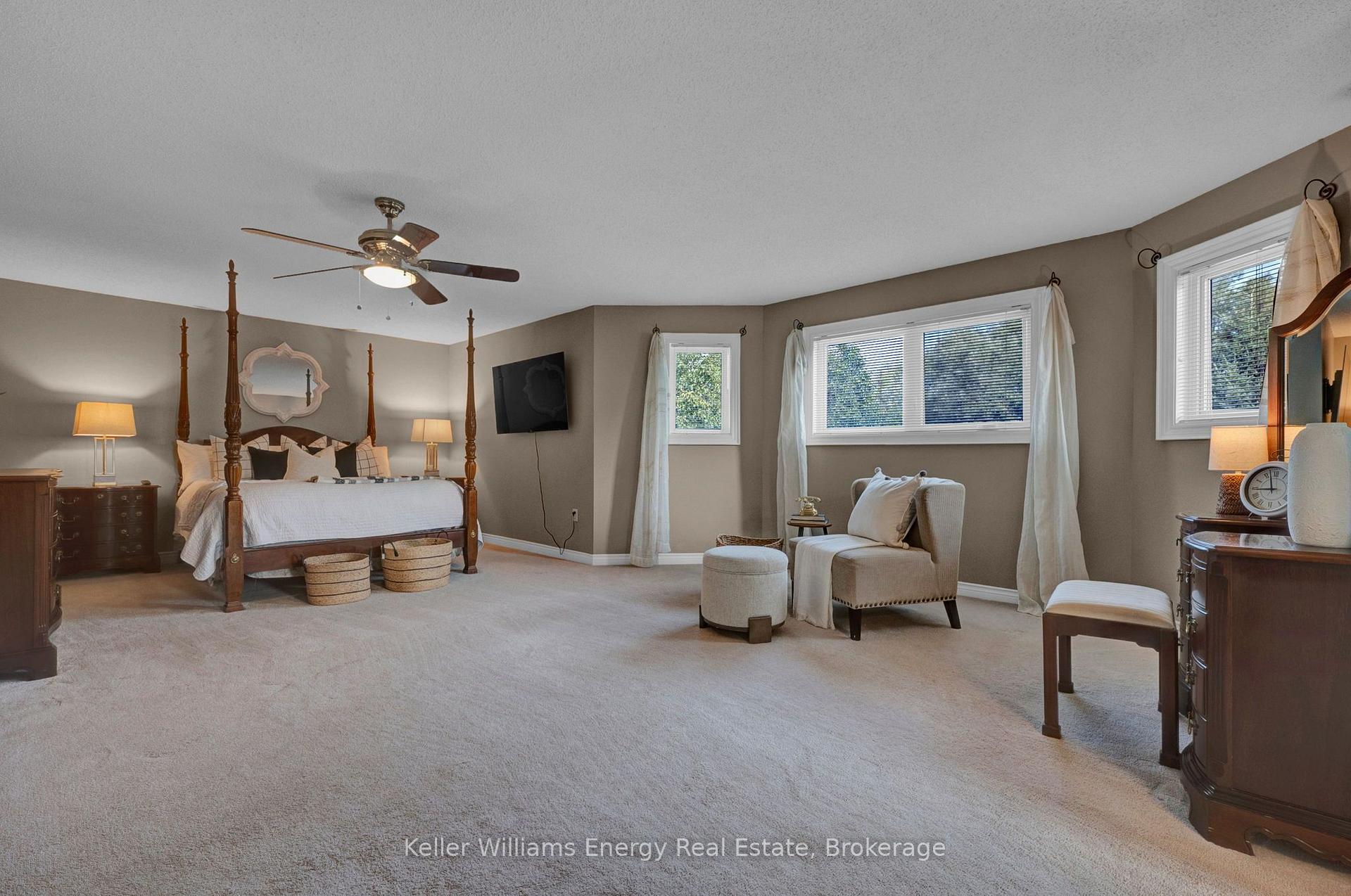 Photo 21 of 35 Living Court, Clarington, Courtice — HOMEH