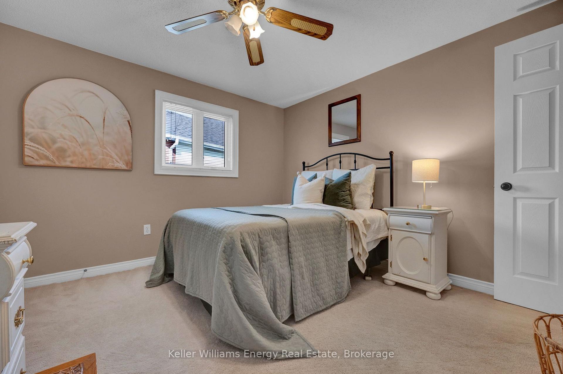 Photo 27 of 35 Living Court, Clarington, Courtice — HOMEH