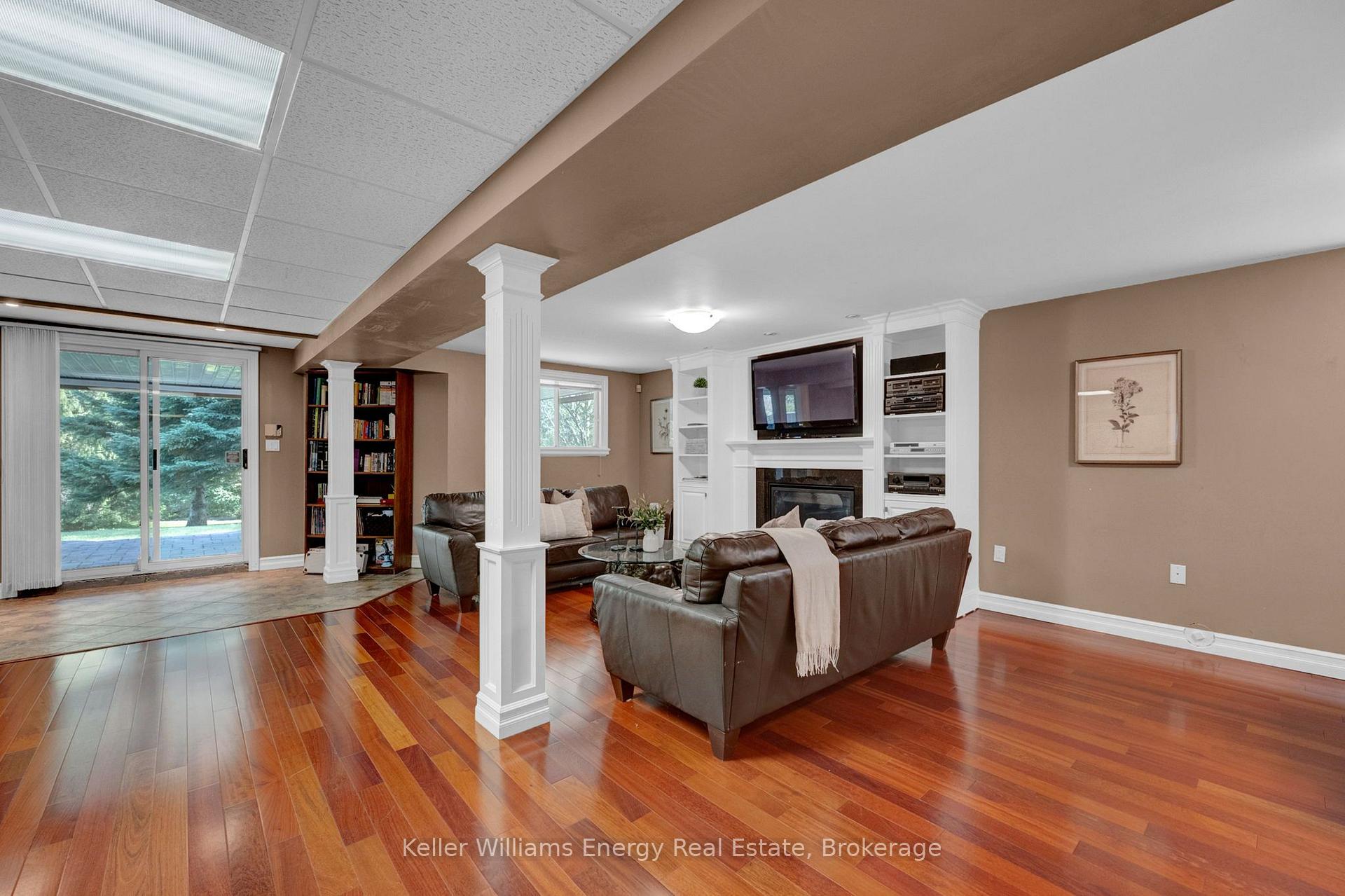 Photo 31 of 35 Living Court, Clarington, Courtice — HOMEH