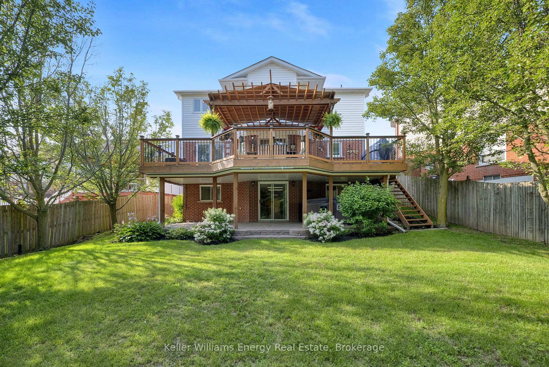 Photo 35 of 35 Living Court, Clarington, Courtice — HOMEH