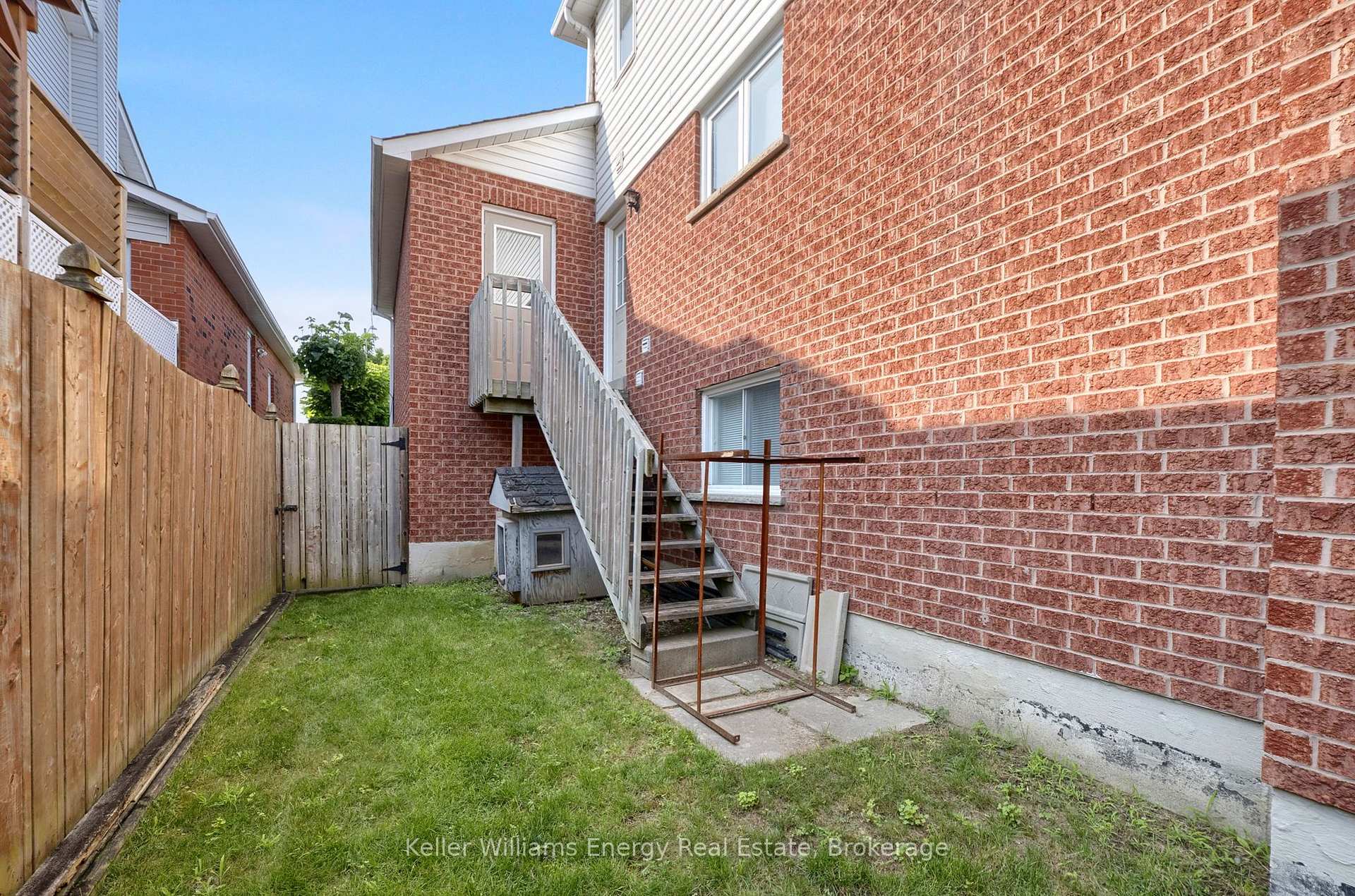 Photo 39 of 35 Living Court, Clarington, Courtice — HOMEH
