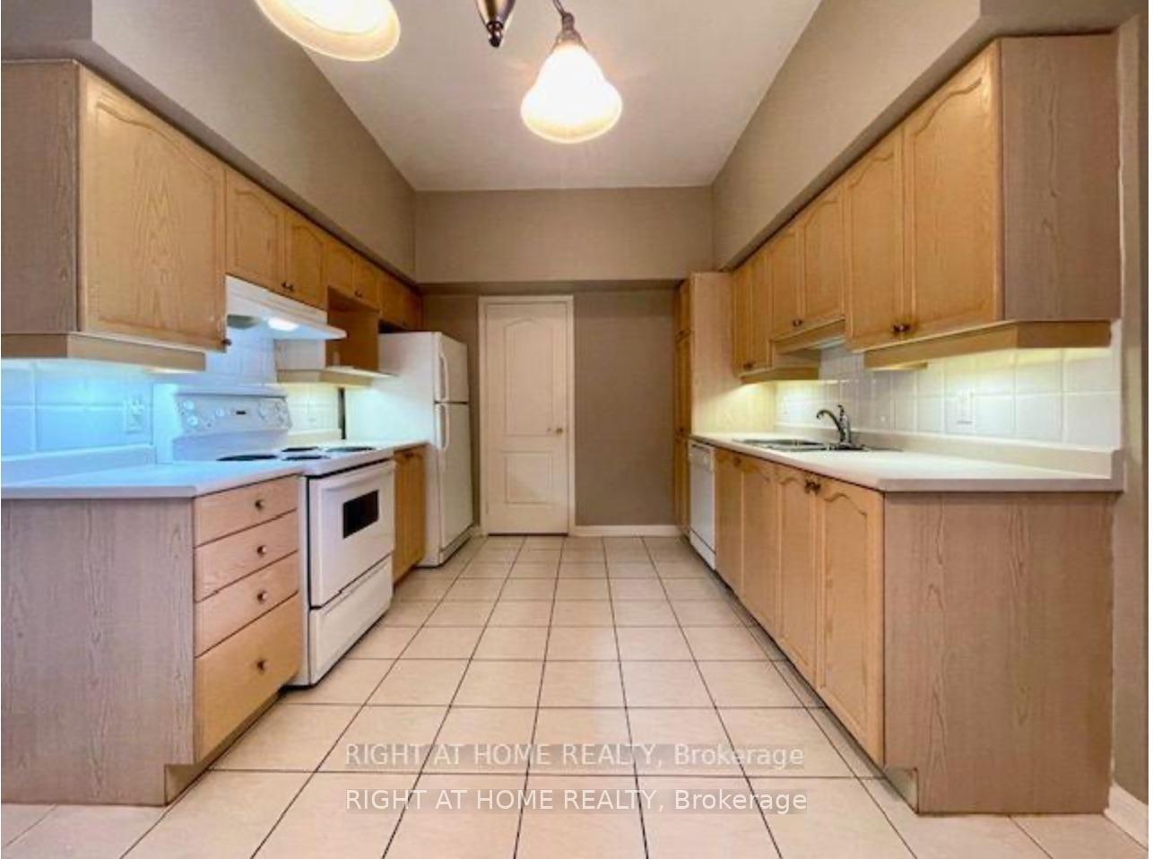 Photo 6 of Unit 501, 2506 Rutherford Road, Vaughan, Maple — HOMEH