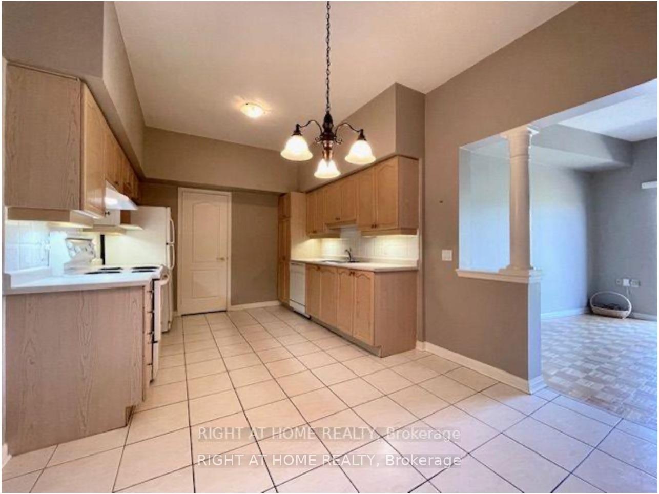 Photo 7 of Unit 501, 2506 Rutherford Road, Vaughan, Maple — HOMEH