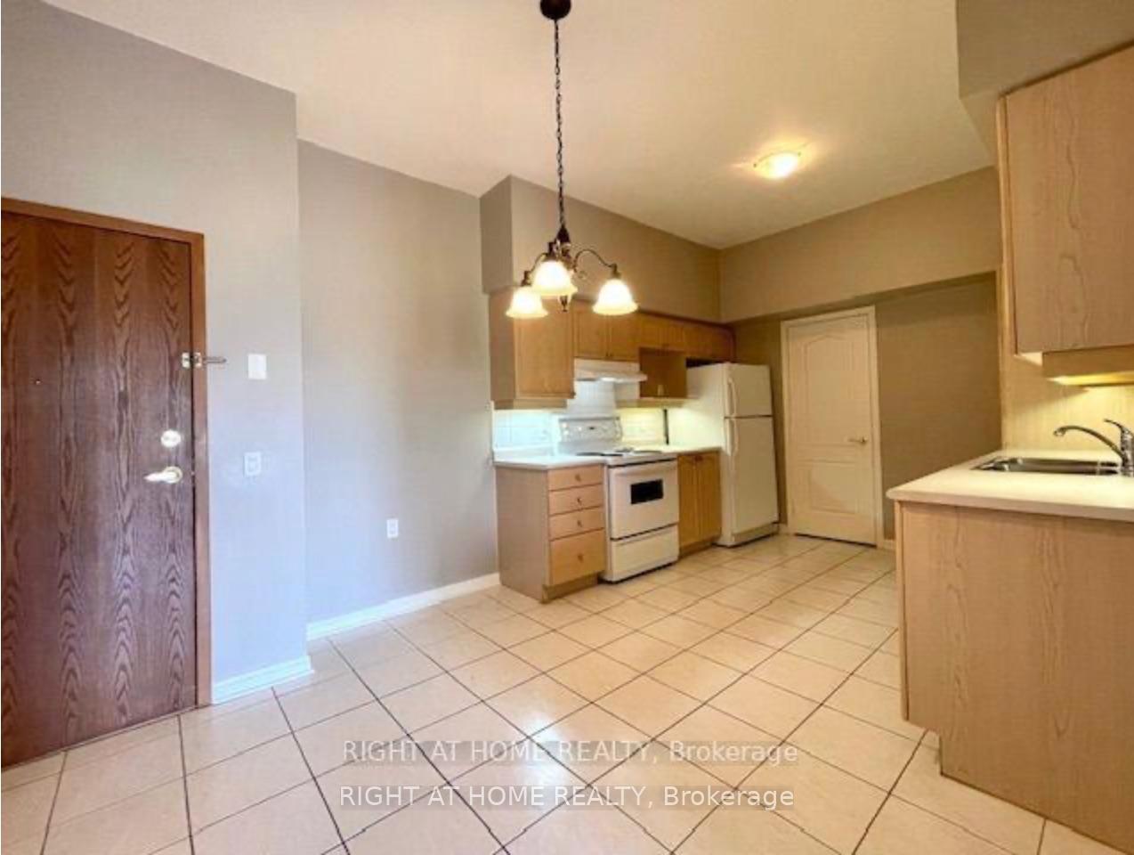 Photo 8 of Unit 501, 2506 Rutherford Road, Vaughan, Maple — HOMEH