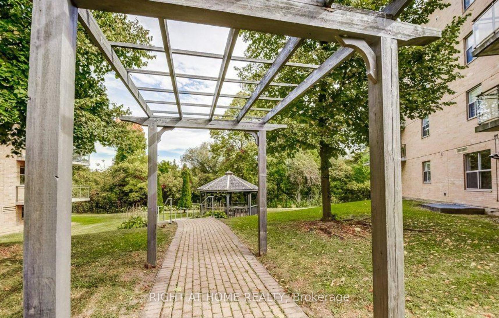 Photo 26 of Unit 501, 2506 Rutherford Road, Vaughan, Maple — HOMEH