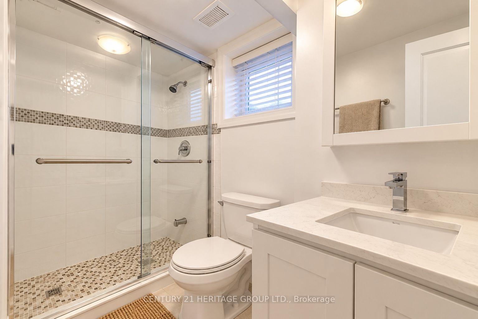 Photo 7 of 48 Stephen Drive, Etobicoke, Stonegate-Queensway — HOMEH