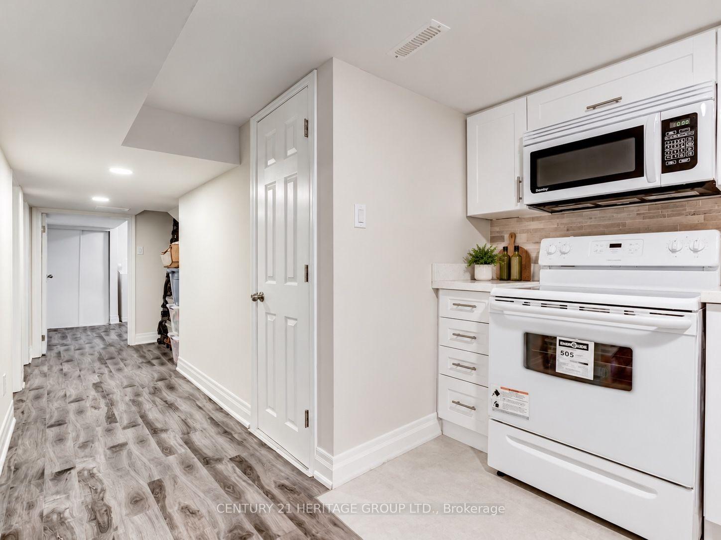 Photo 17 of 48 Stephen Drive, Etobicoke, Stonegate-Queensway — HOMEH