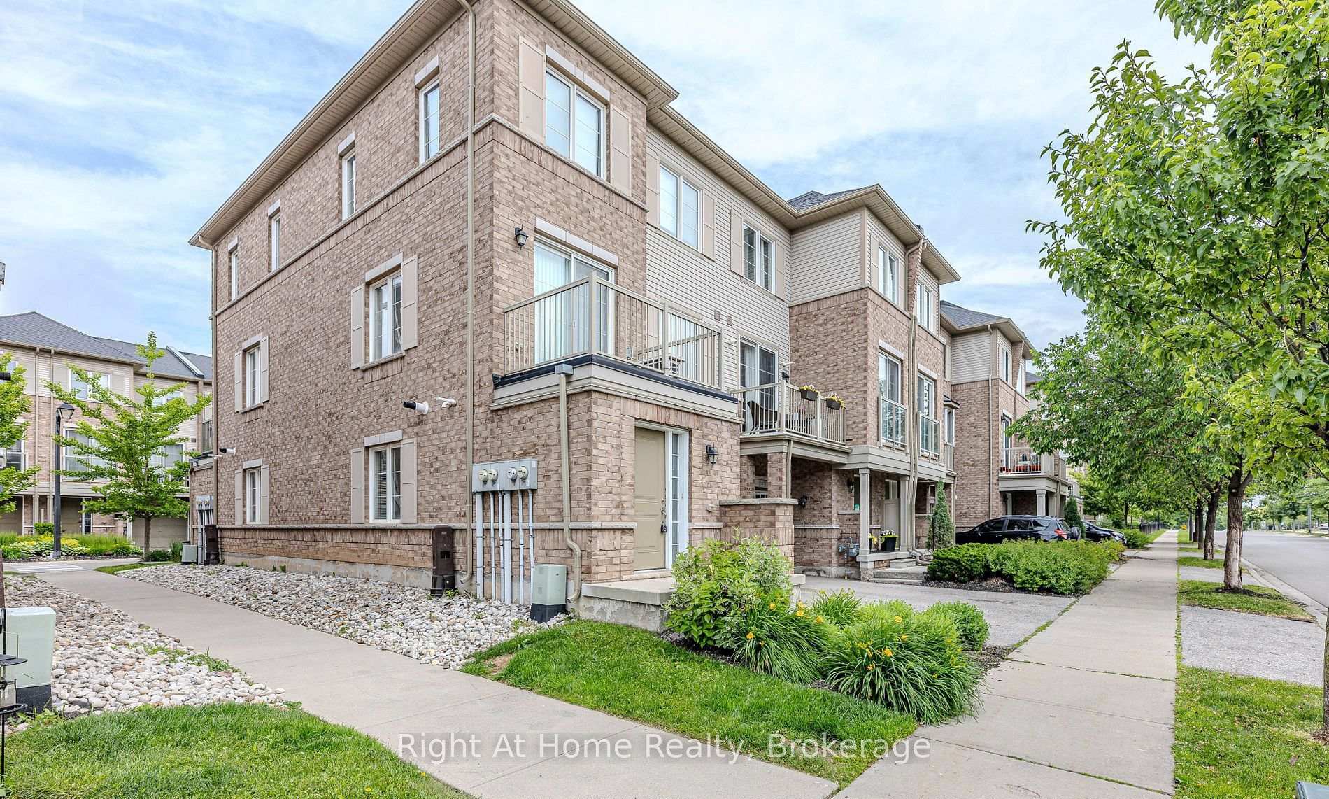 Front of Unit 146, 165 Hampshire Way