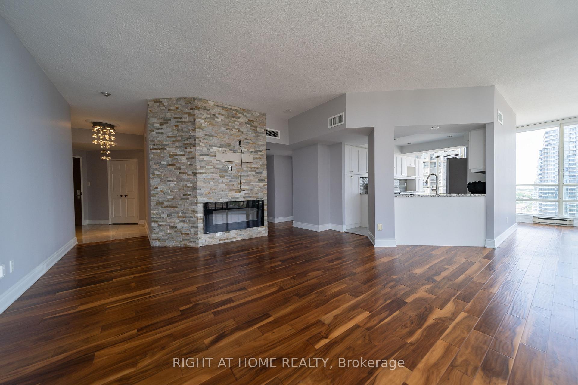 Photo of Unit 1910, 45 Kingsbridge Garden Circle