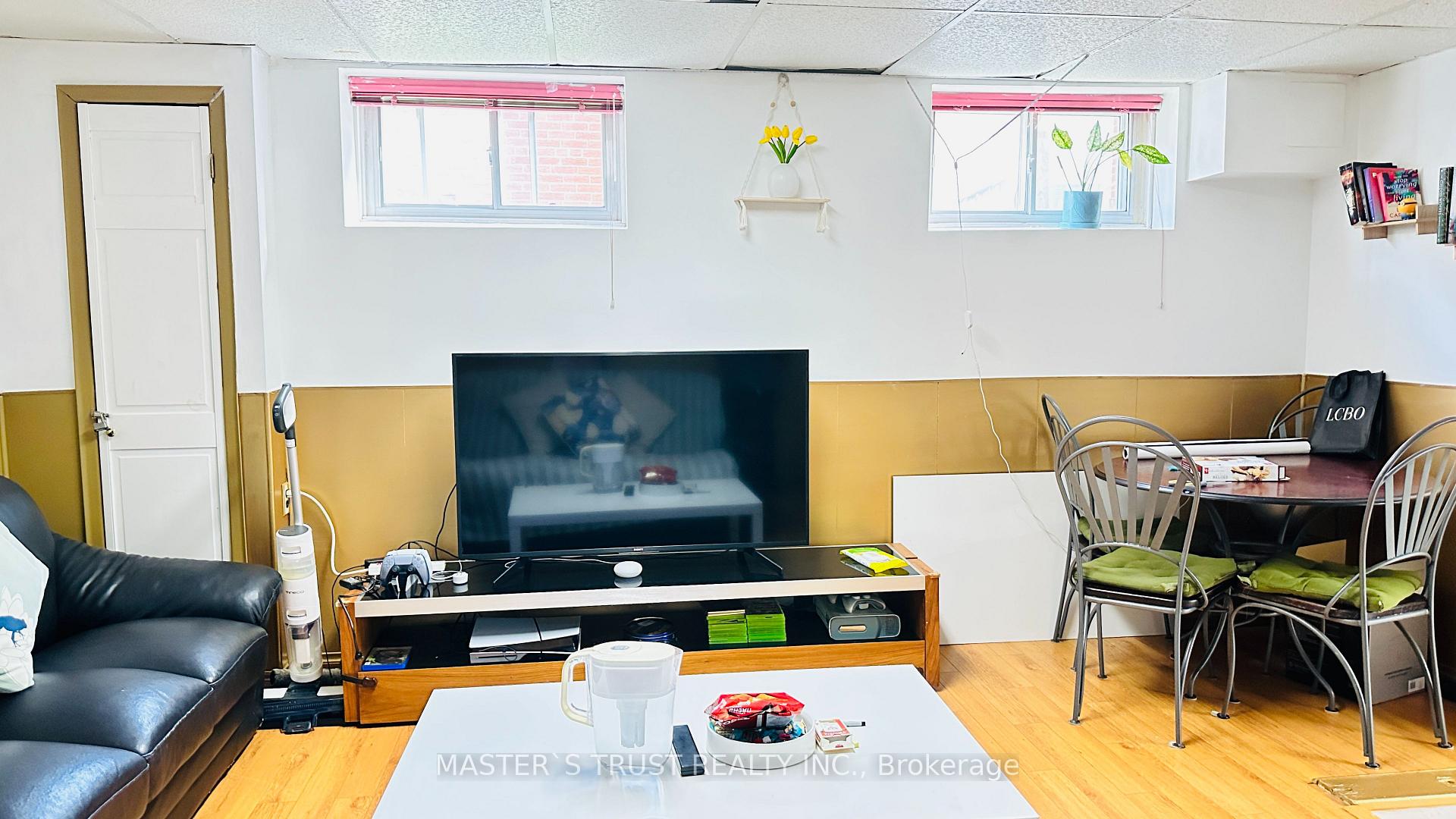 Photo of Unit LOWER, 112 Mintwood Drive
