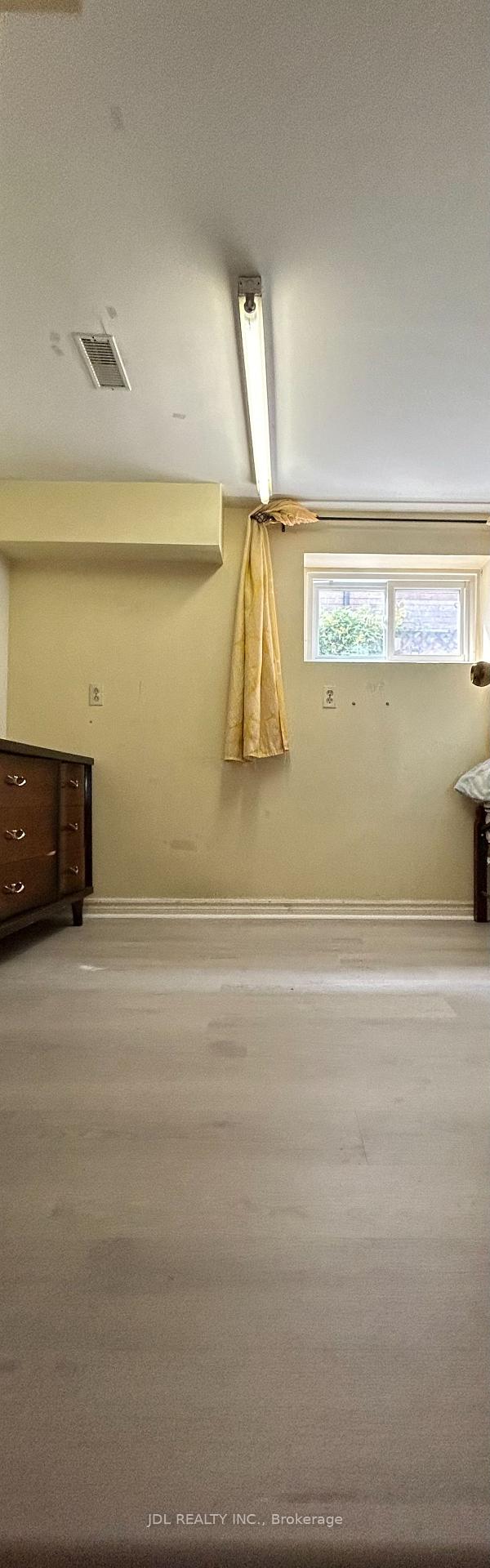 Photo of Unit masterbedroom walkoutbsmt, 186 Wilfred Ave
