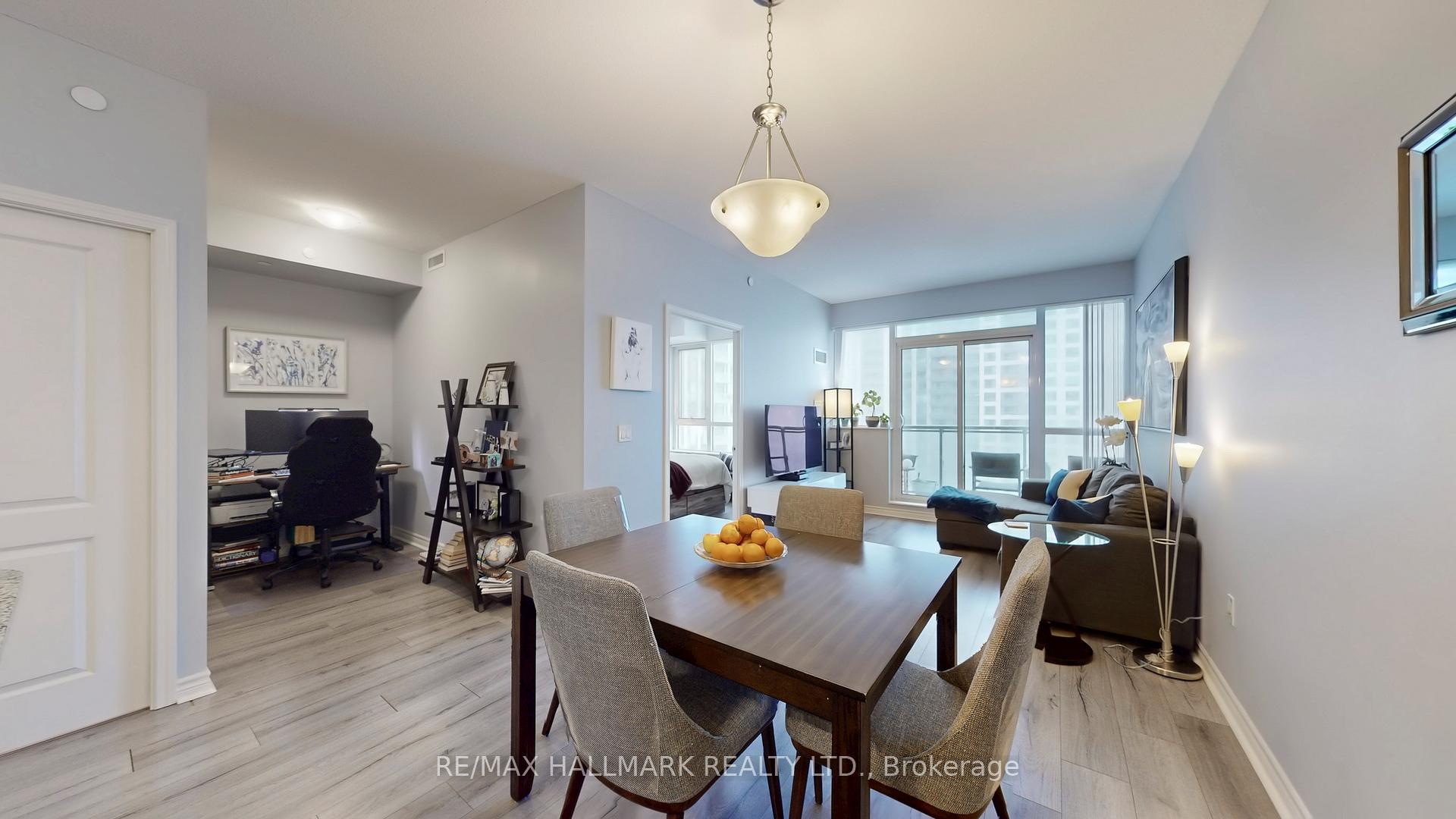 Front of Unit 910, 349 Rathburn Road W