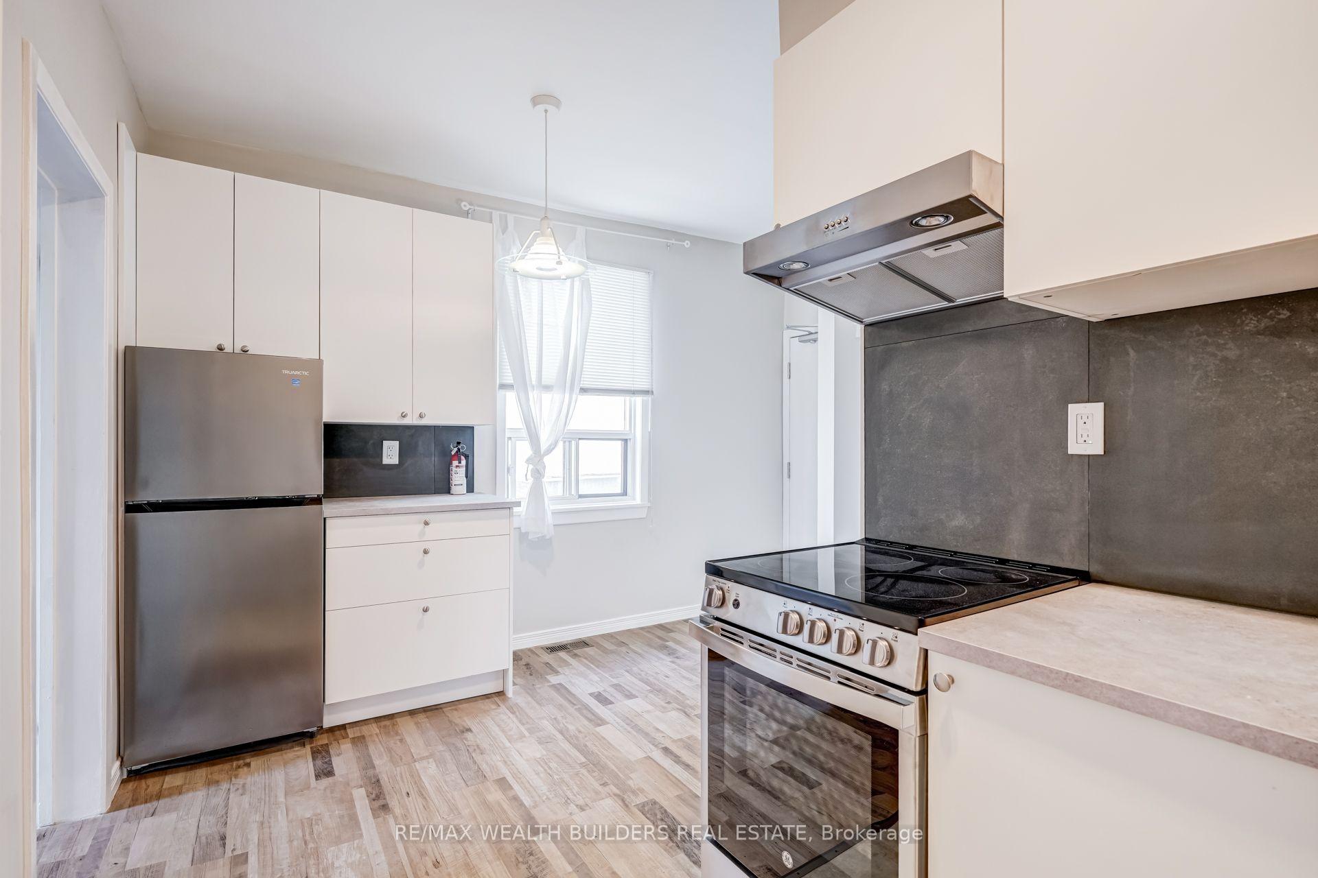 Photo of Unit Upper Unit 2, 2443 dundas Street W