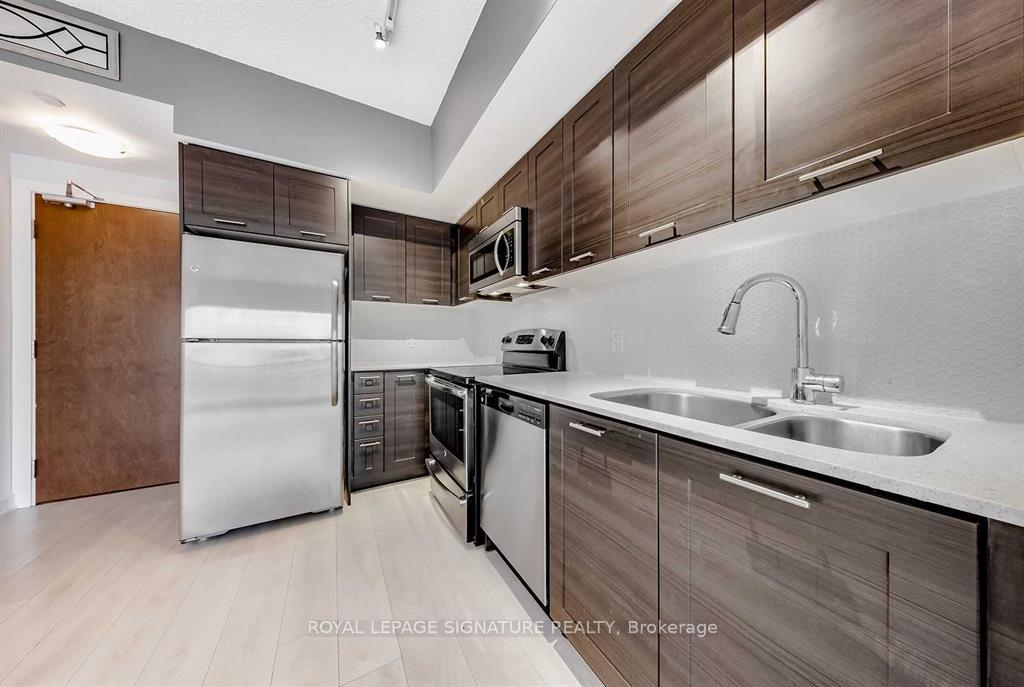 Front of Unit 1003, 2200 Lakeshore Boulevard