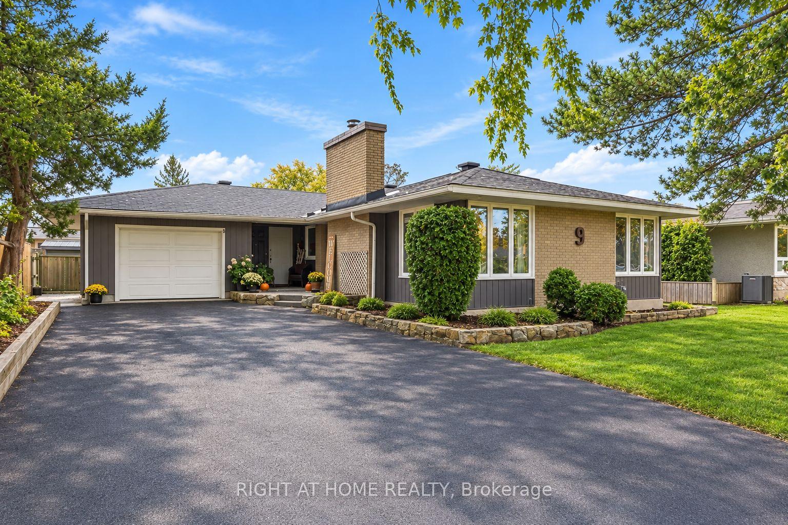 Photo of 9 Laurentide Road