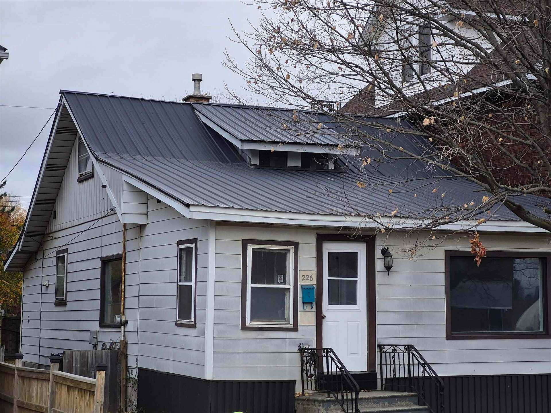 Photo of 226 Albert Street W